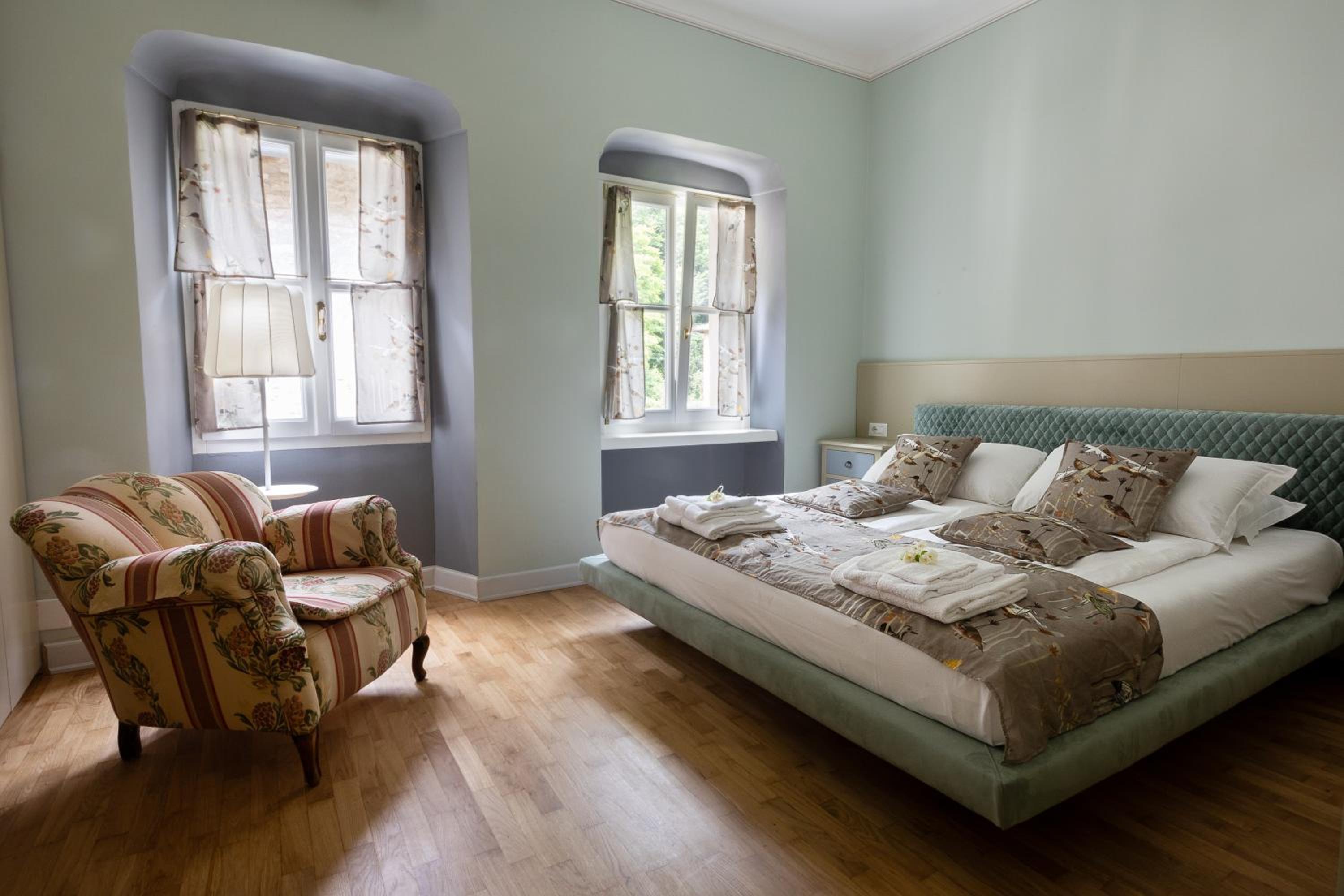 Classic One-Bedroom Apartment with King Bed photo 1