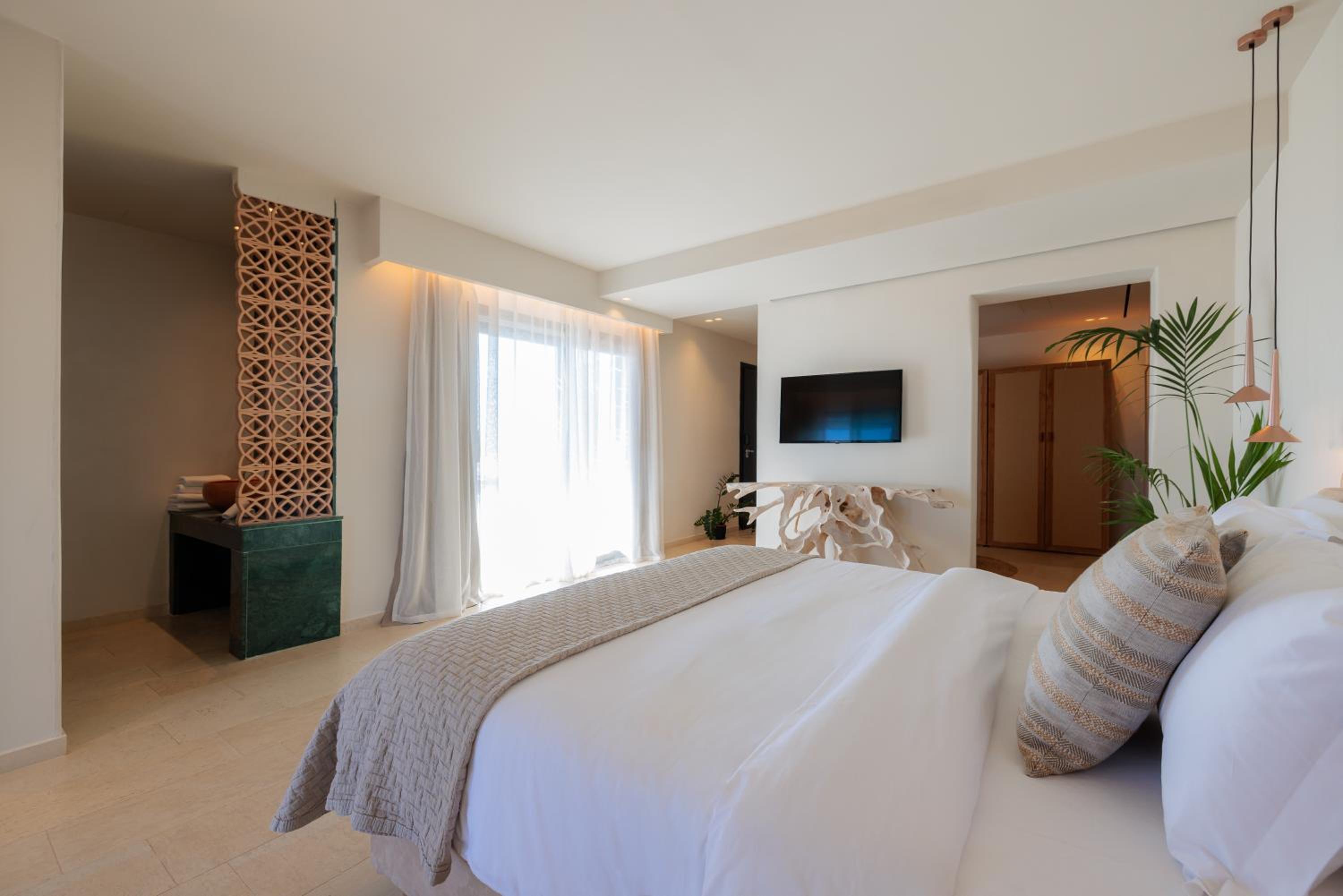 Master Suite Private Pool Sea View photo 3