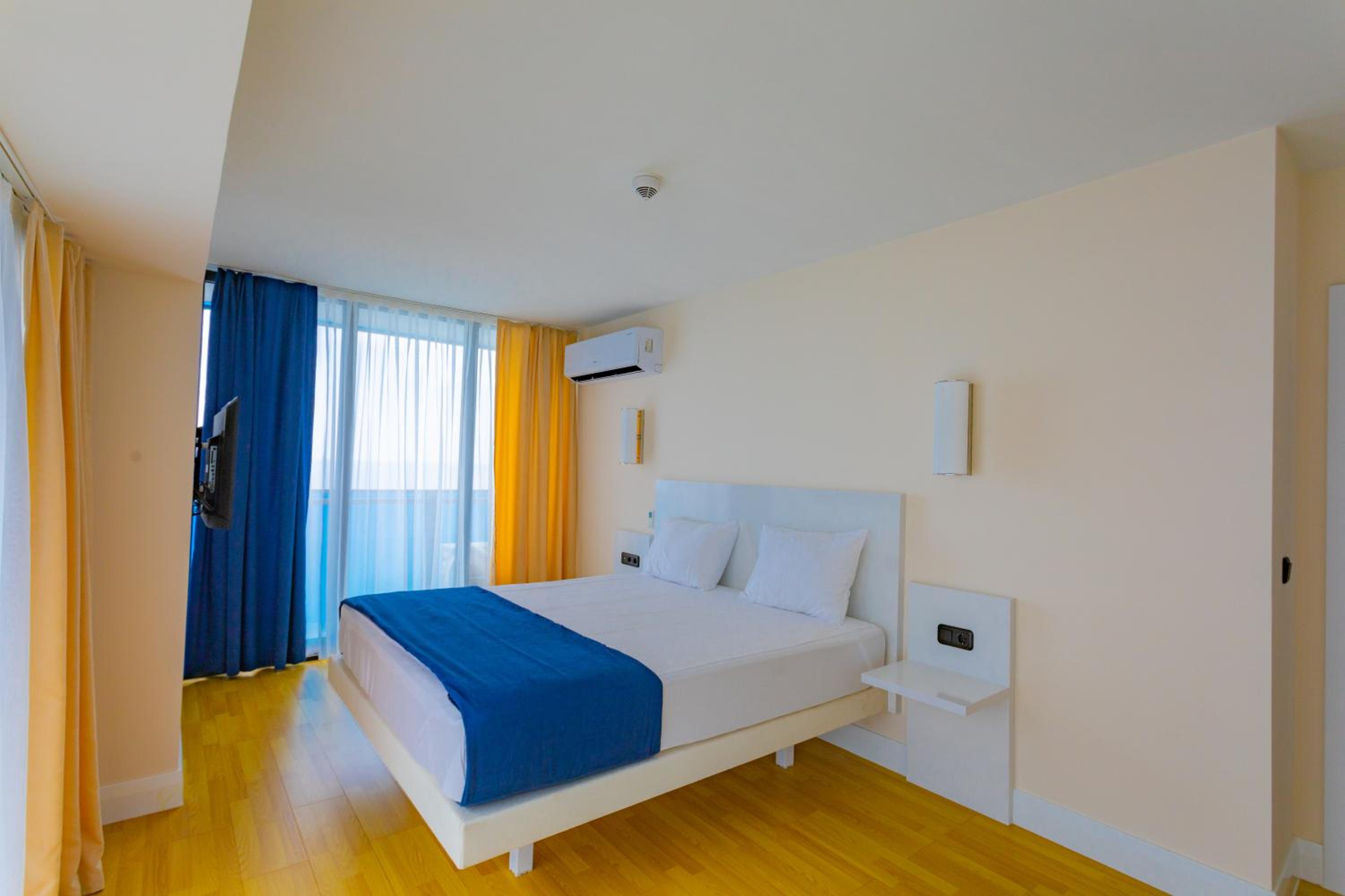 Deluxe Suite with Sea View photo 1