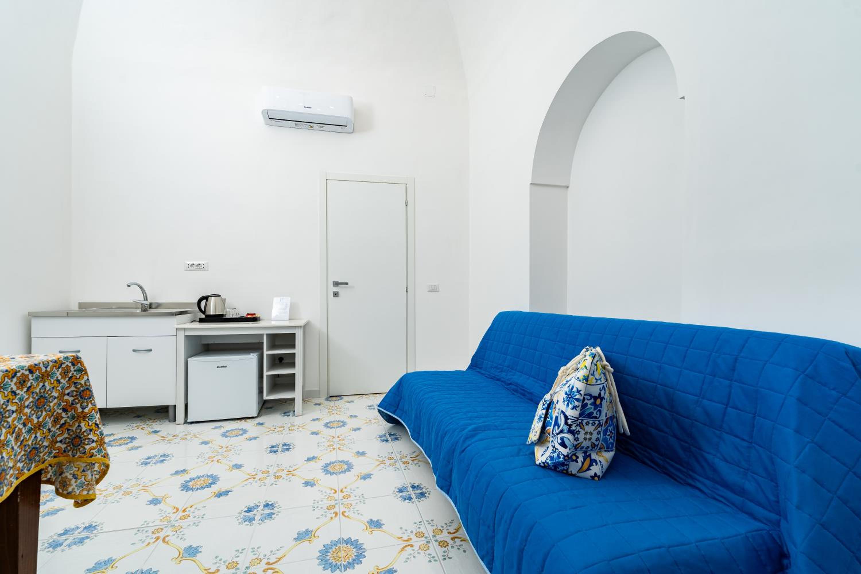 Apartment photo 2