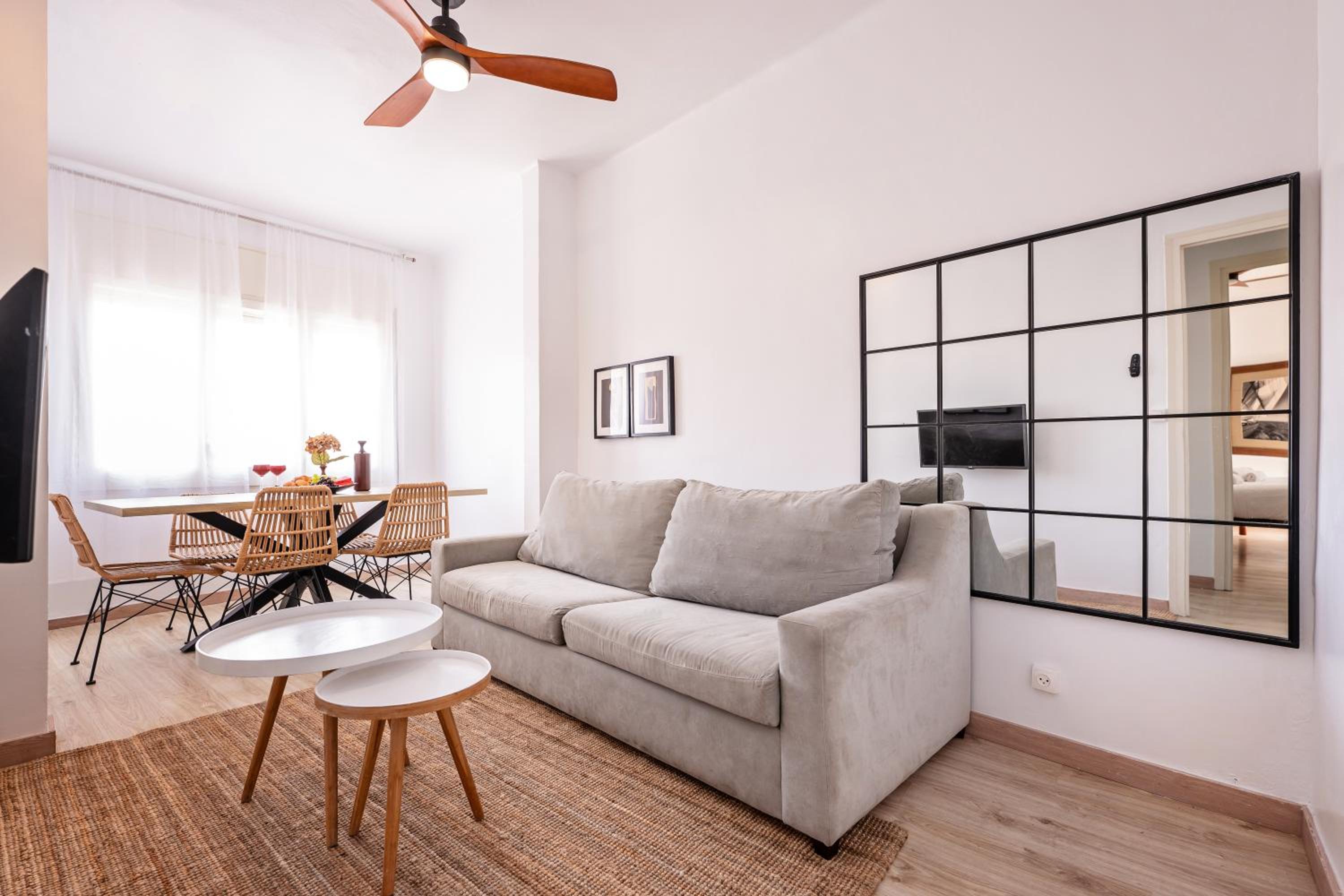 Apartamento con Balcón
