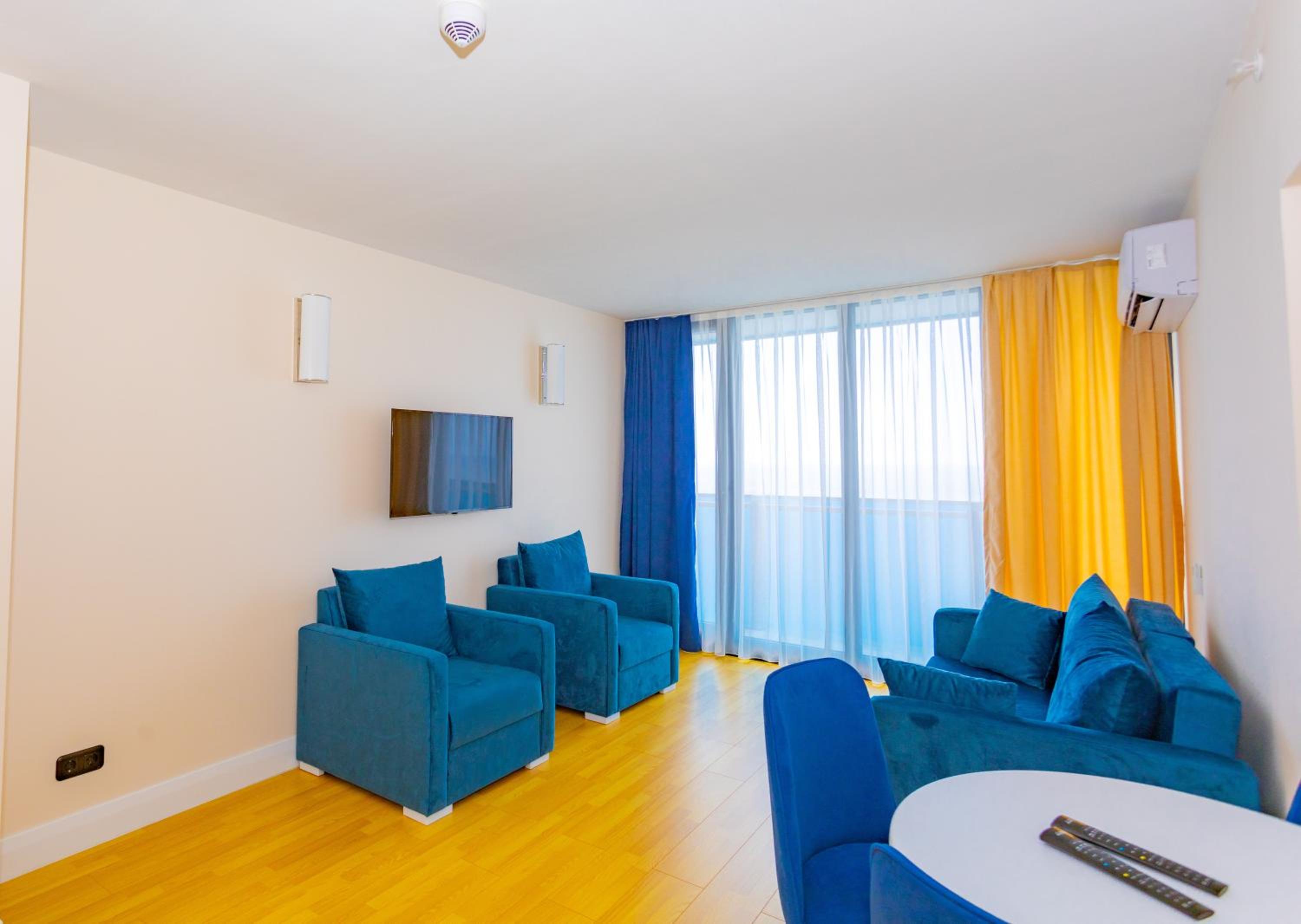 Deluxe Suite with Sea View photo 2