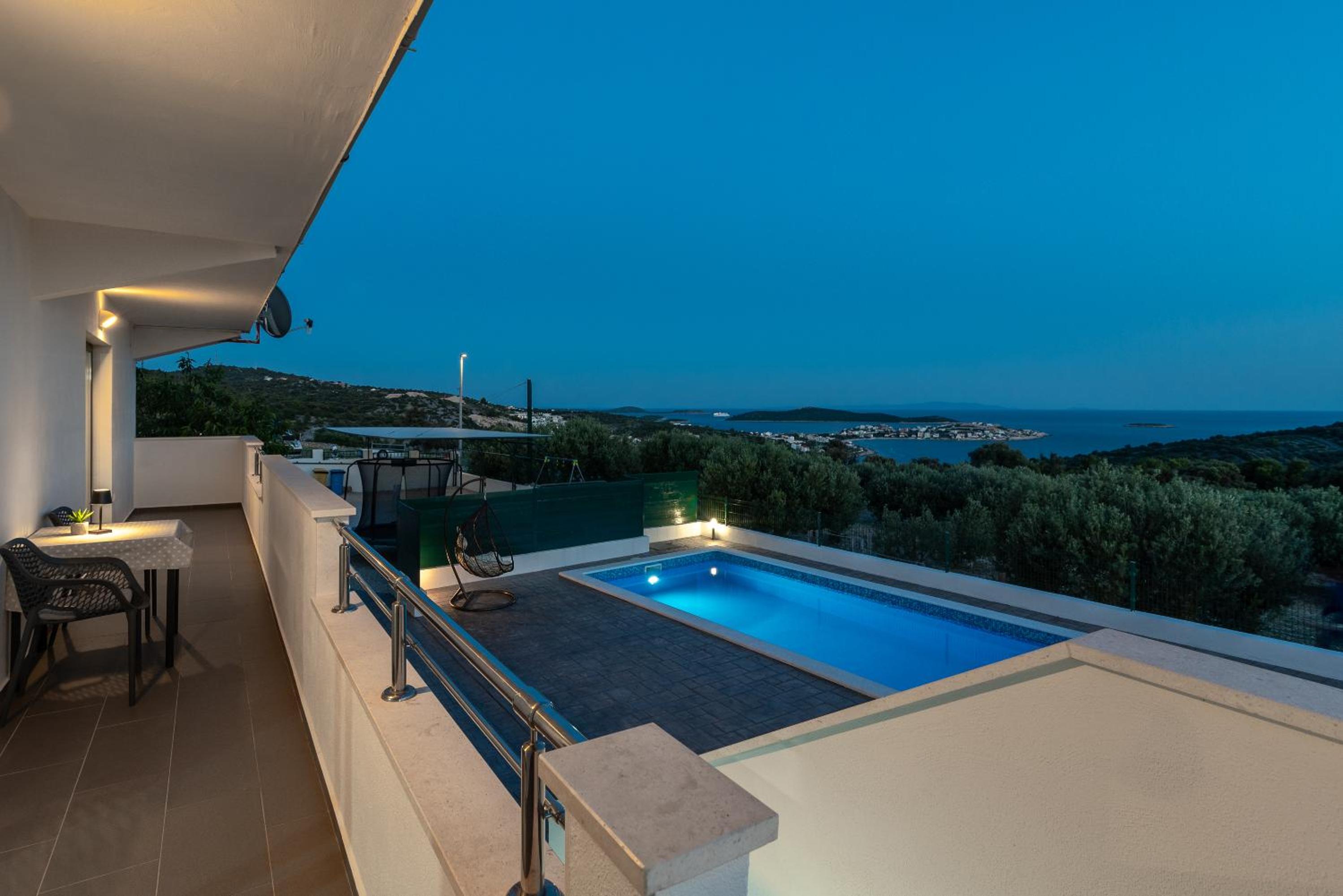 Three-Bedroom Villa photo 3