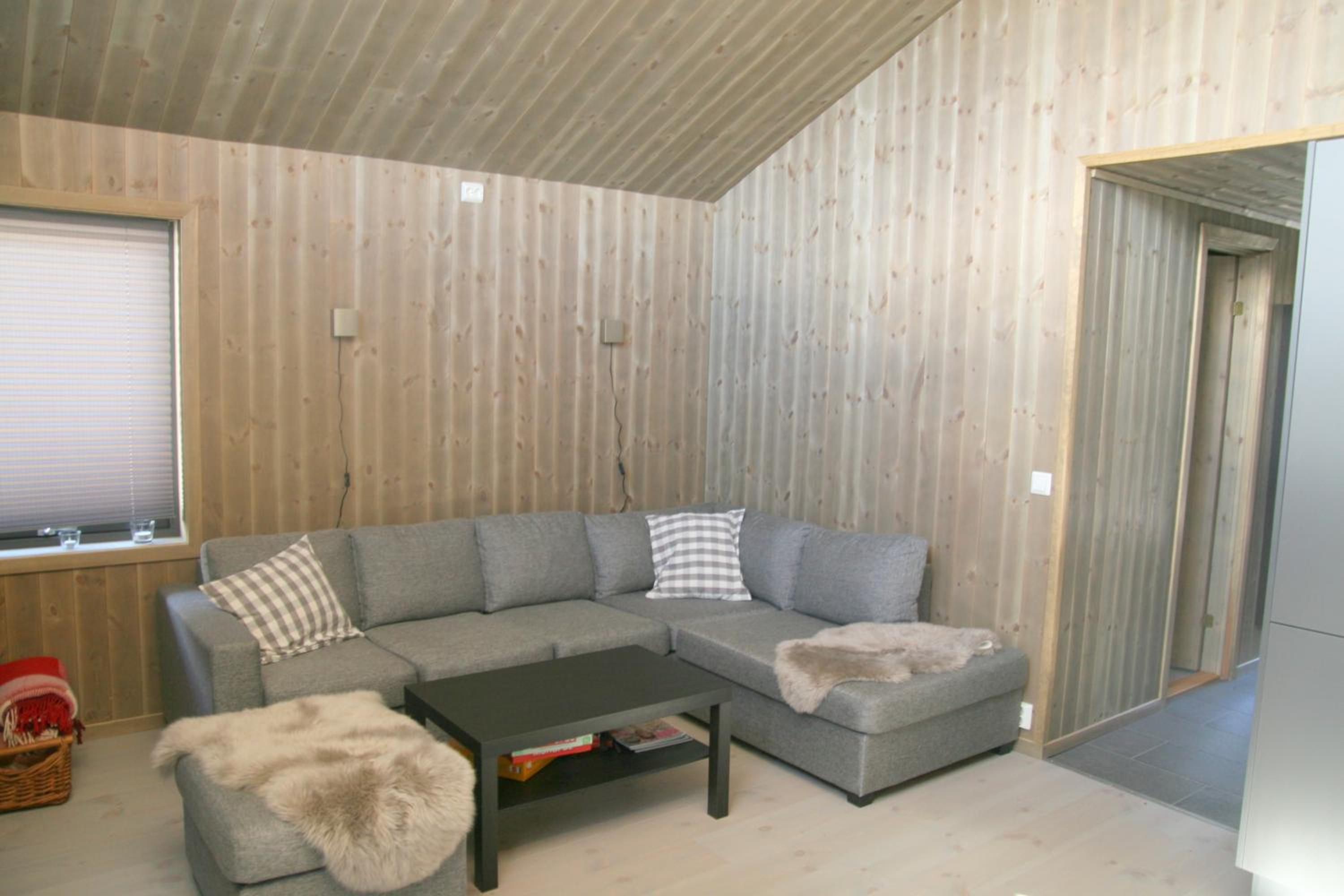 Three-Bedroom Apartment with Mountain View photo 1