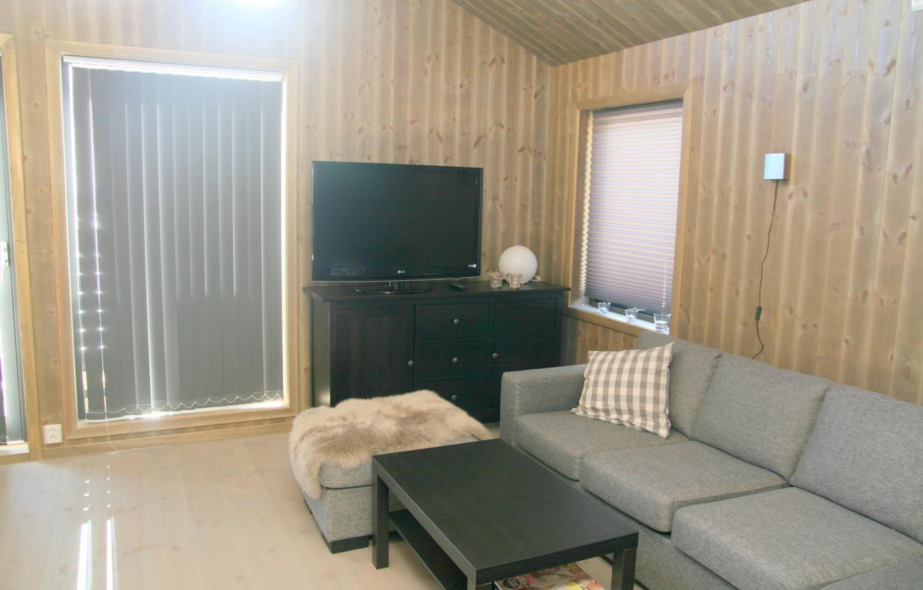 Three-Bedroom Apartment with Mountain View photo 3