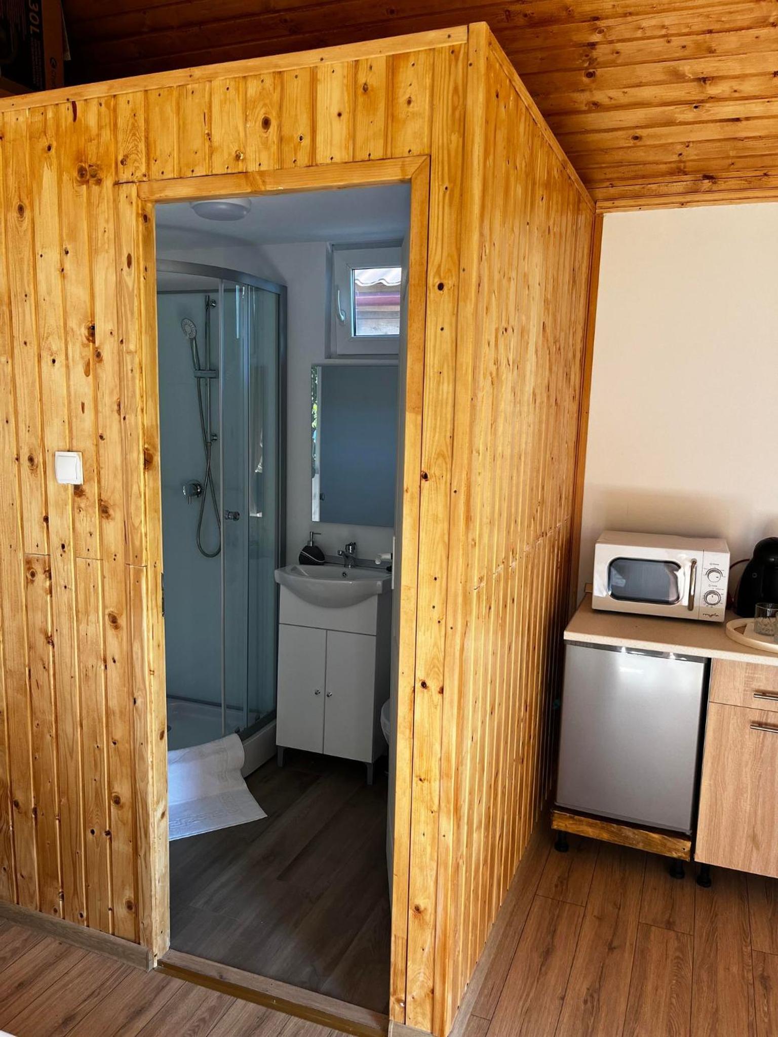 One-Bedroom House photo 1