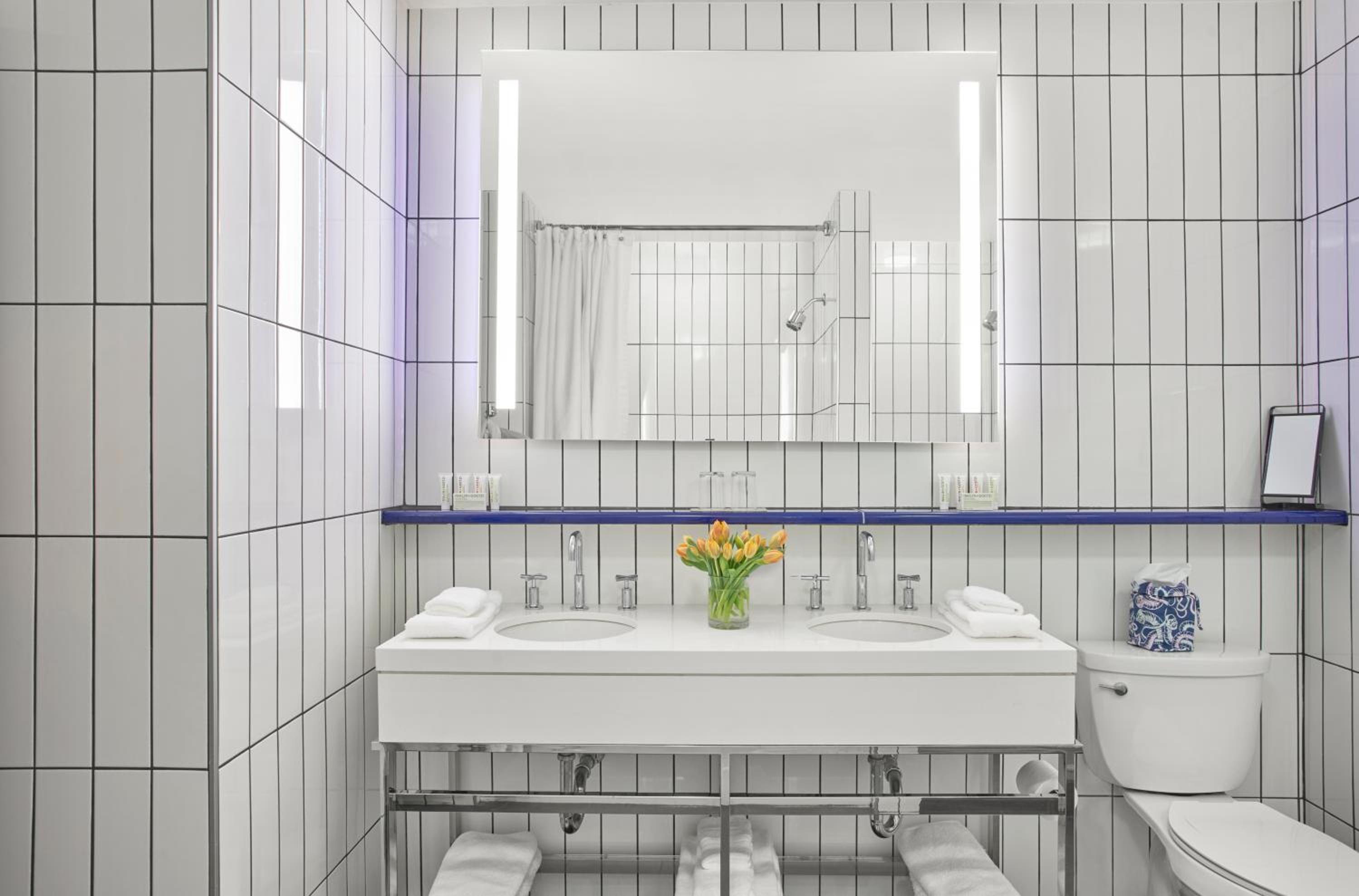 Corner Suite - Photo 4