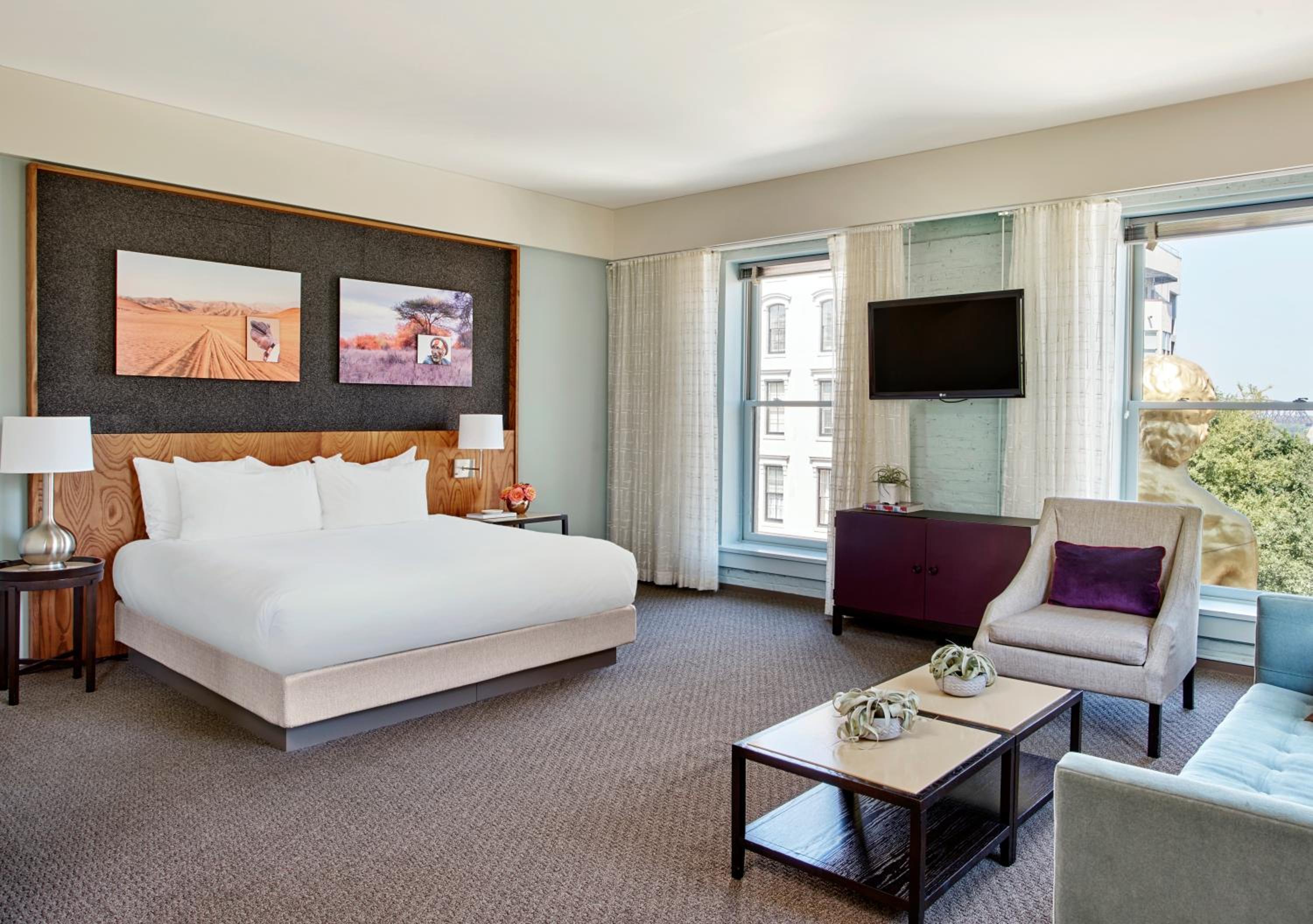 Corner Suite - Photo 1