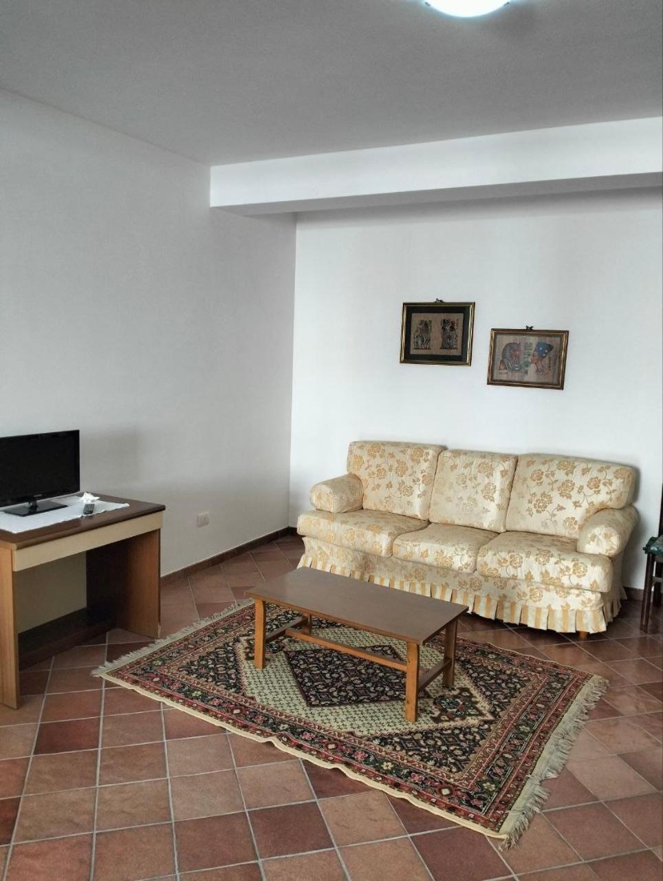 One-Bedroom Apartment photo 3