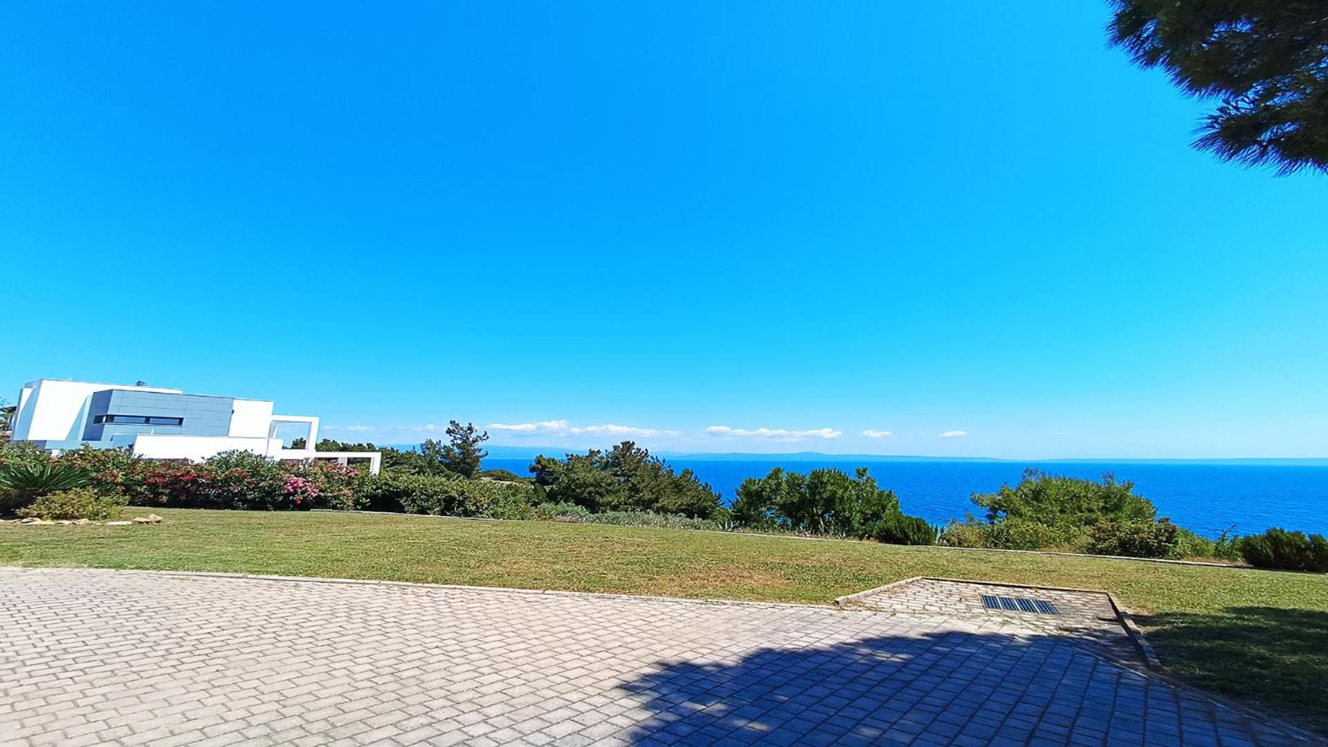 Villa photo 2