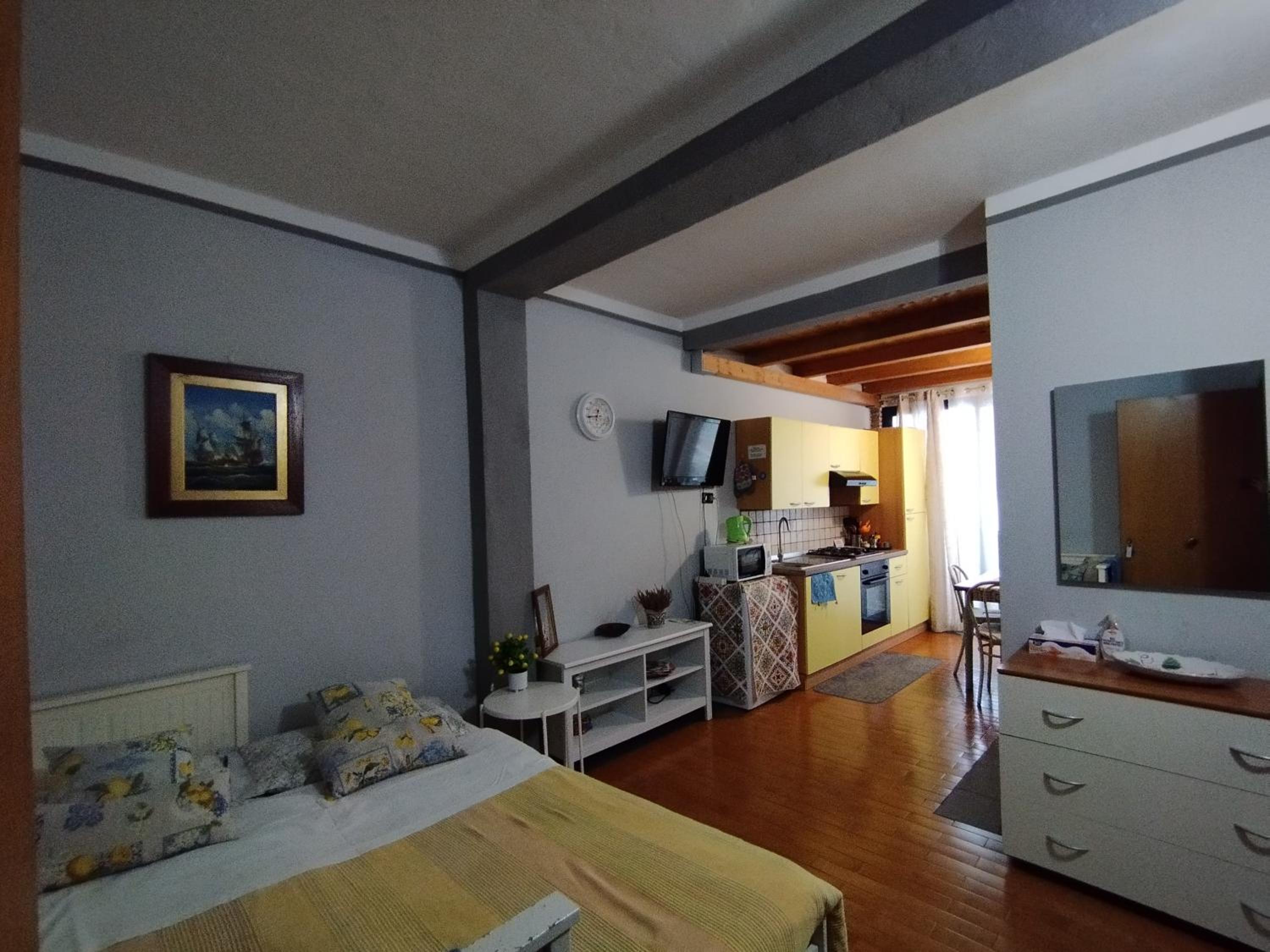 Apartment with Balcony - Photo 19