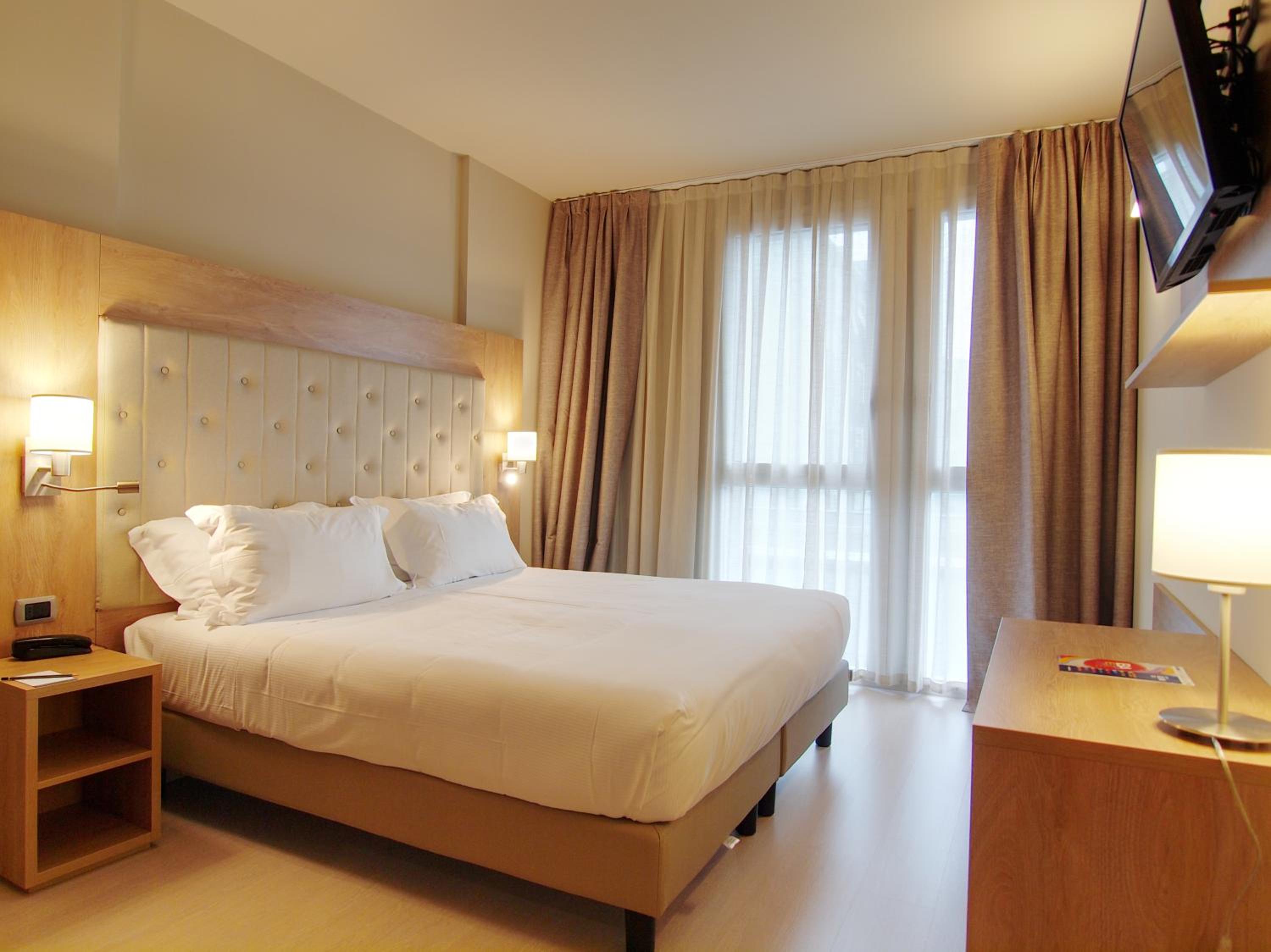 Double or Twin Room - Disability Access photo 3