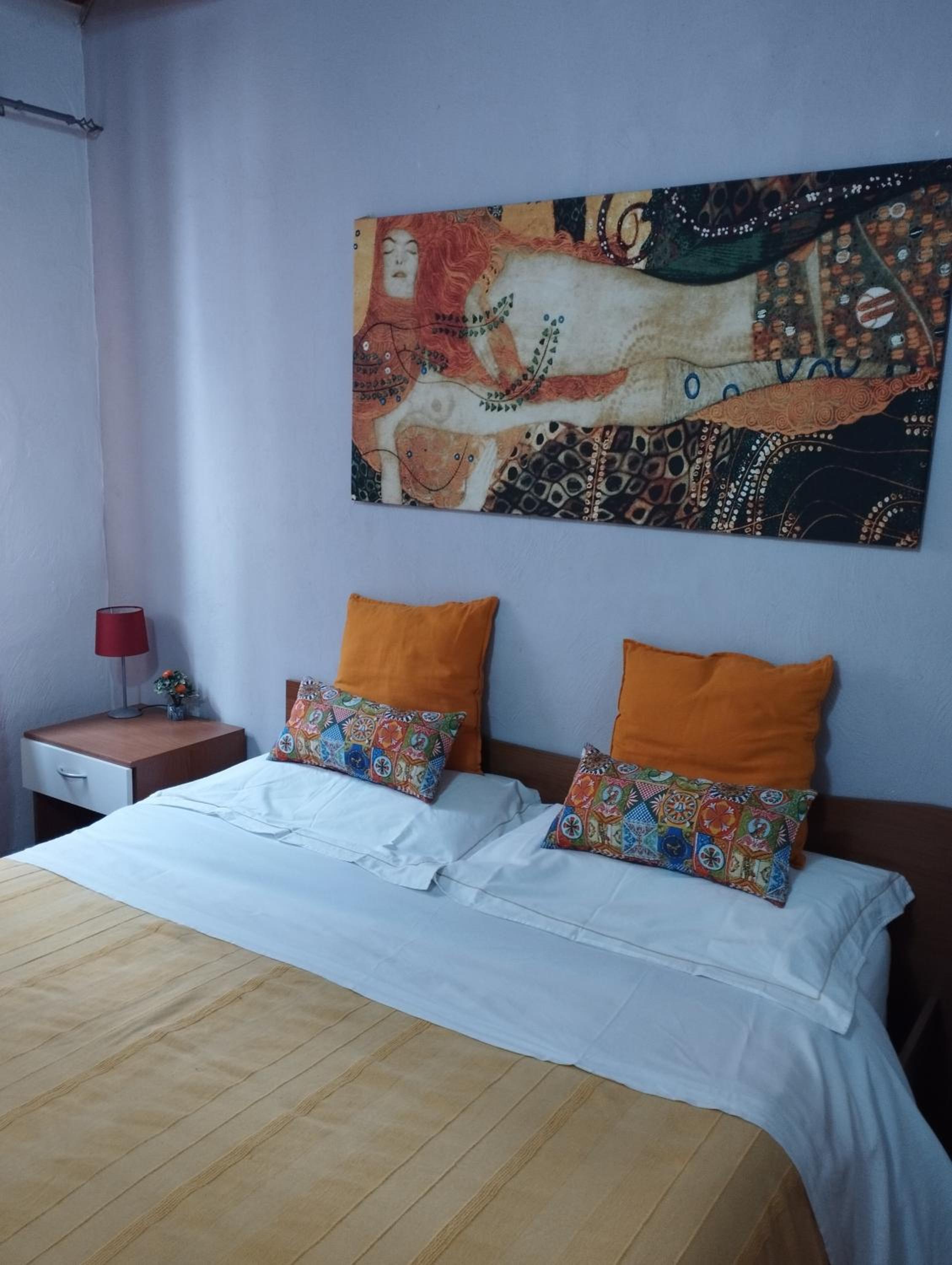 Apartment with Balcony - Photo 5