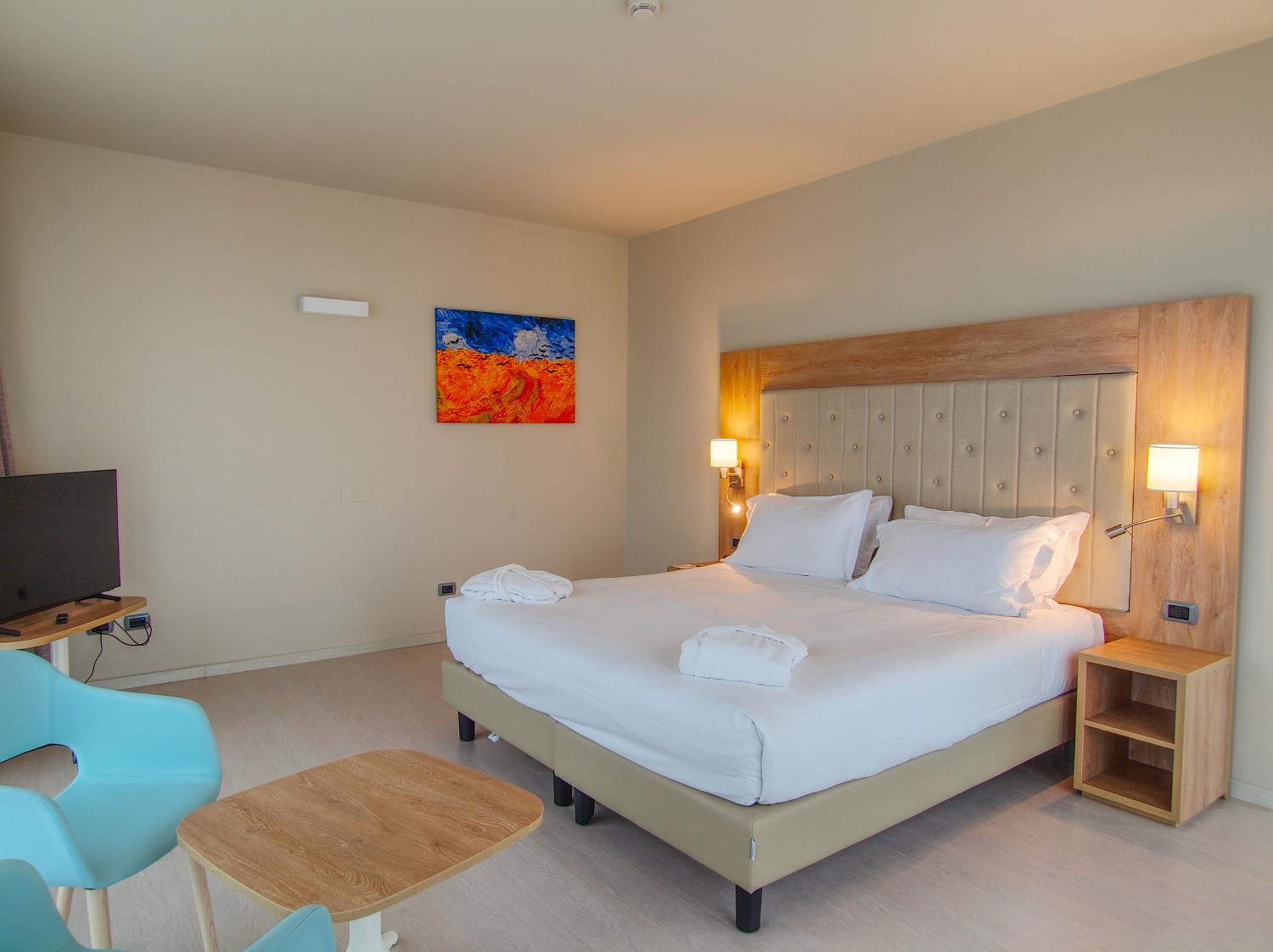 Deluxe Double or Twin Room photo 3