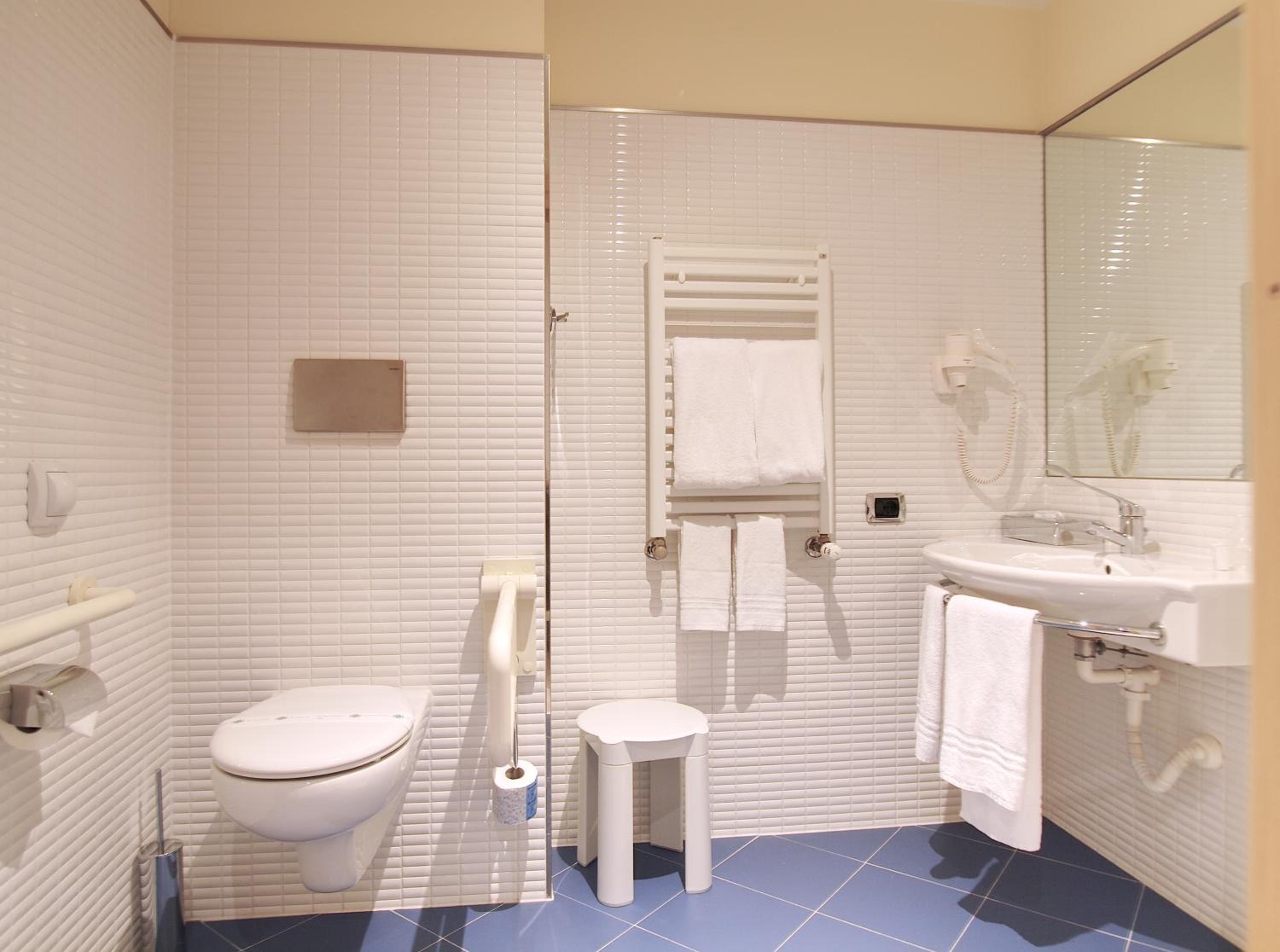 Double or Twin Room - Disability Access photo 2