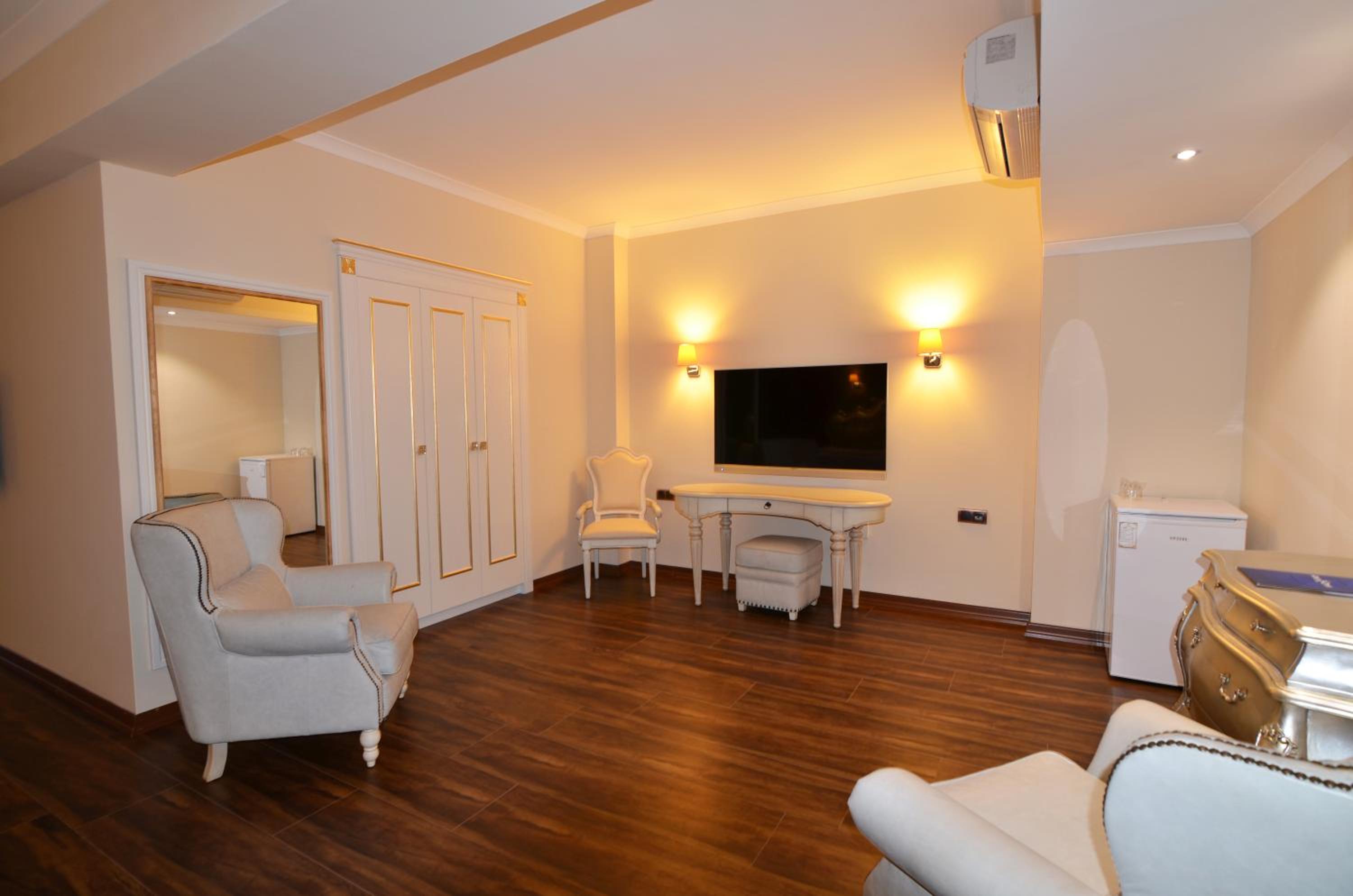 Business Suite - Photo 15