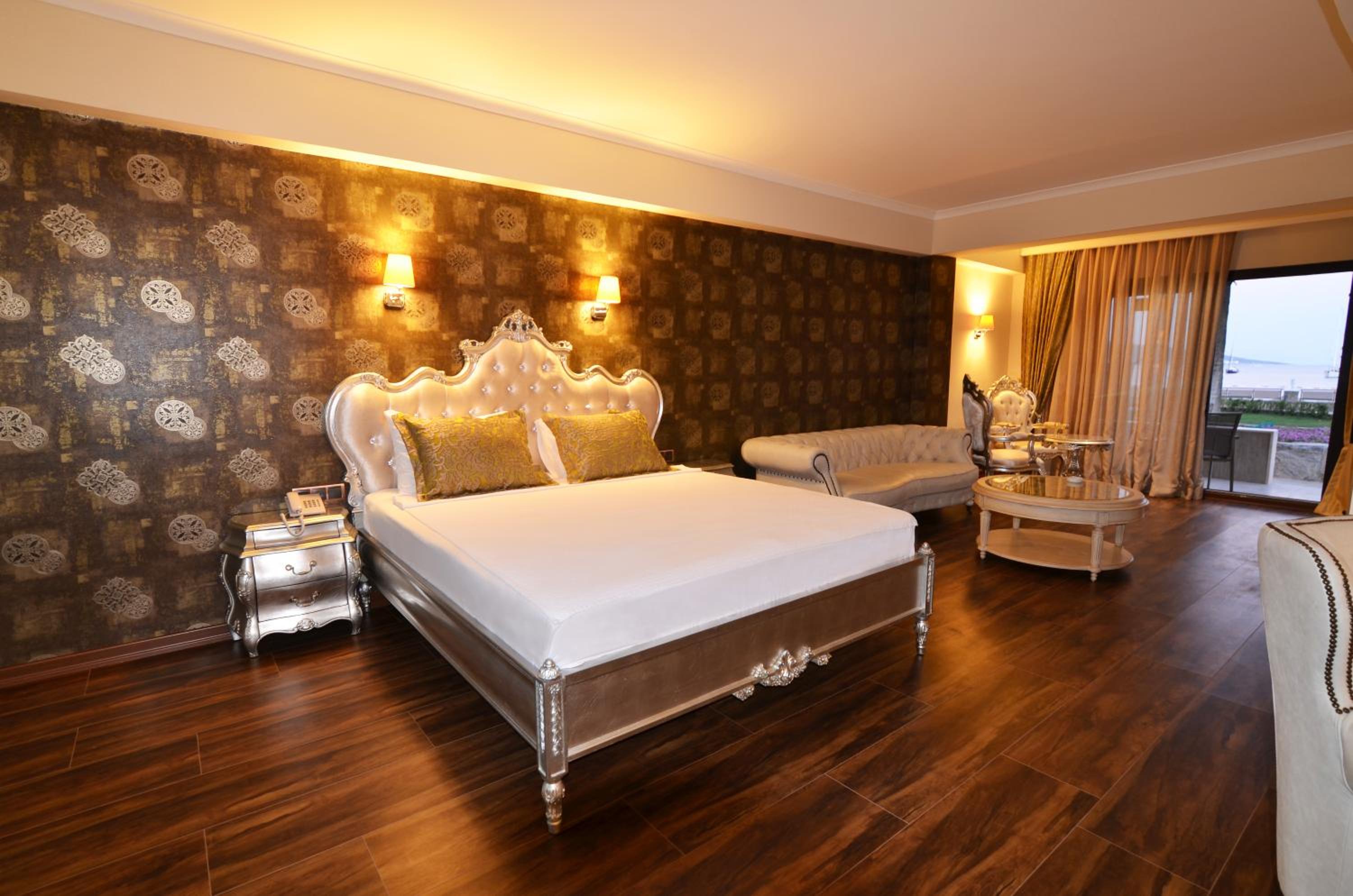 Business Suite - Photo 1