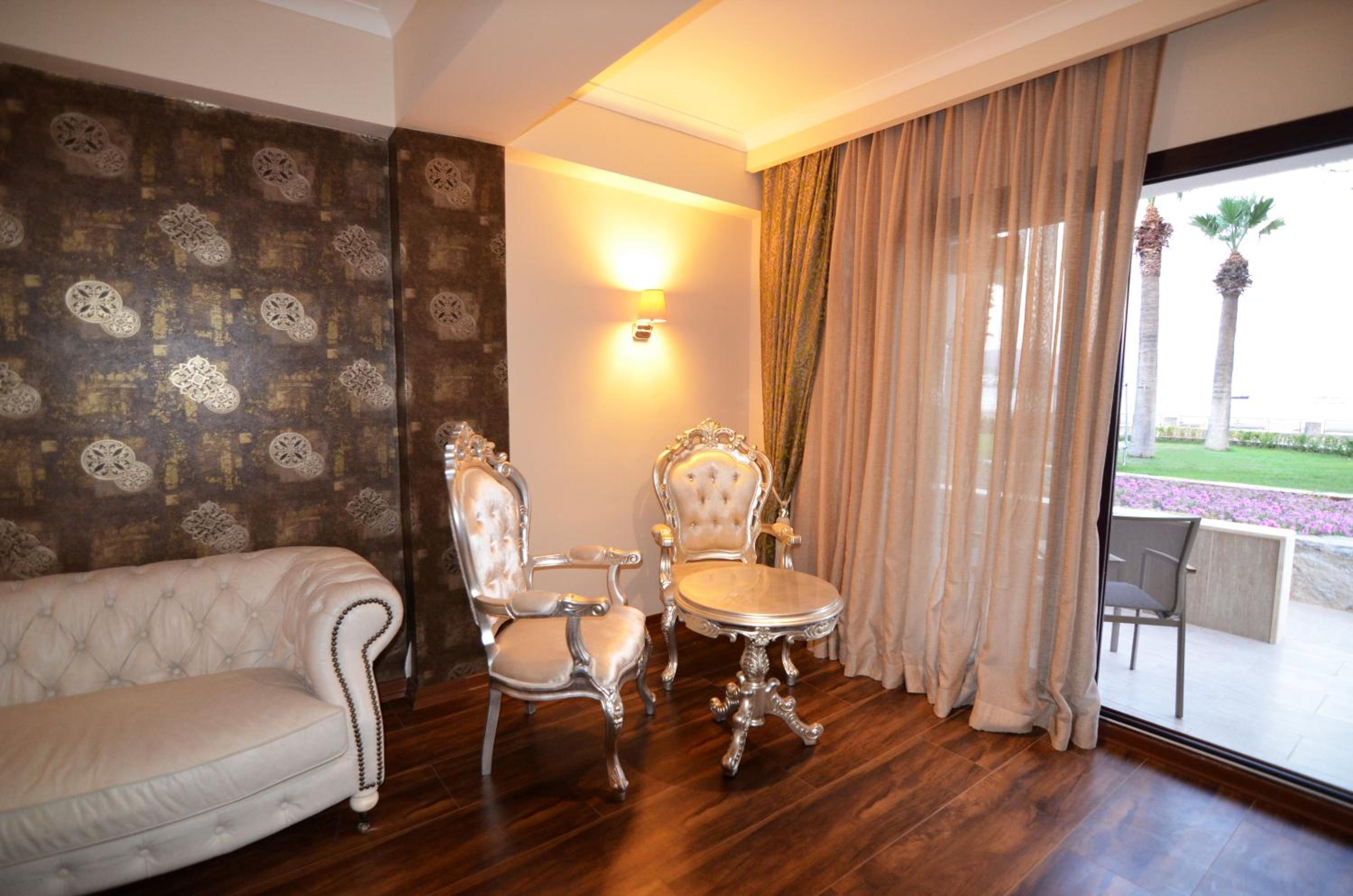 Business Suite - Photo 14