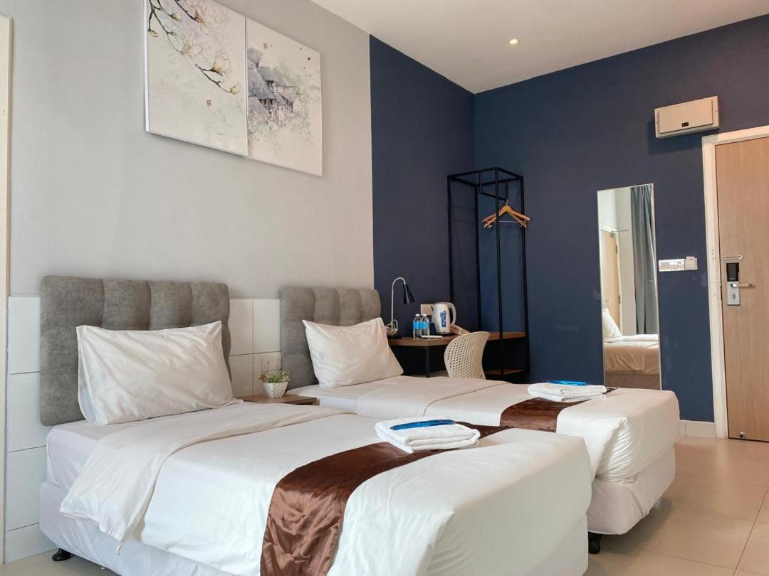 Standard Twin Room - Photo 5