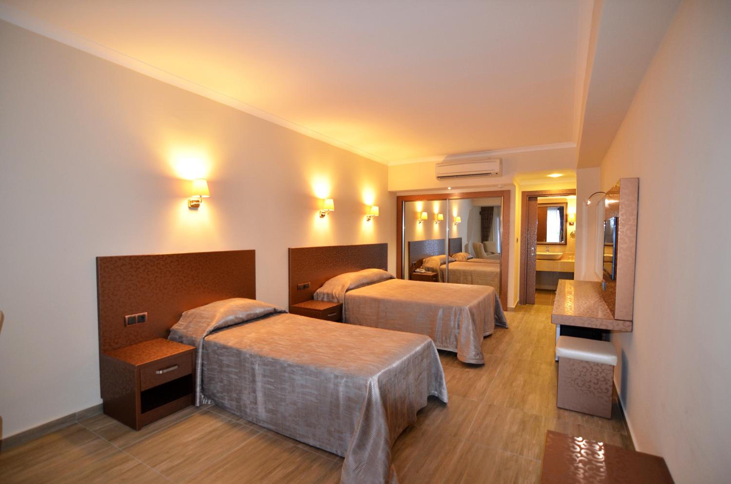 Deluxe Beach Front Room with Garden View - Photo 1