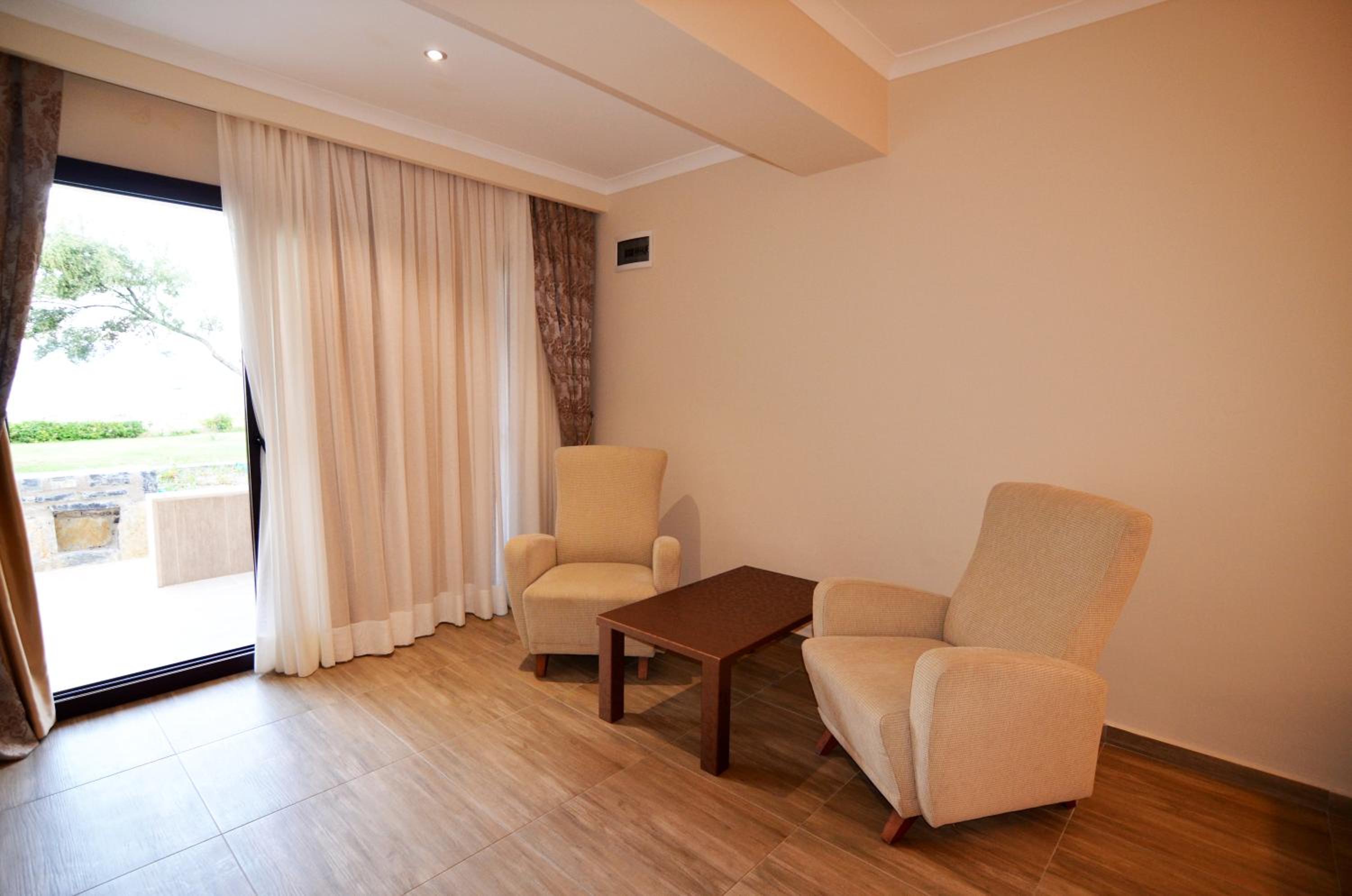 Deluxe Beach Front Room with Garden View - Photo 2