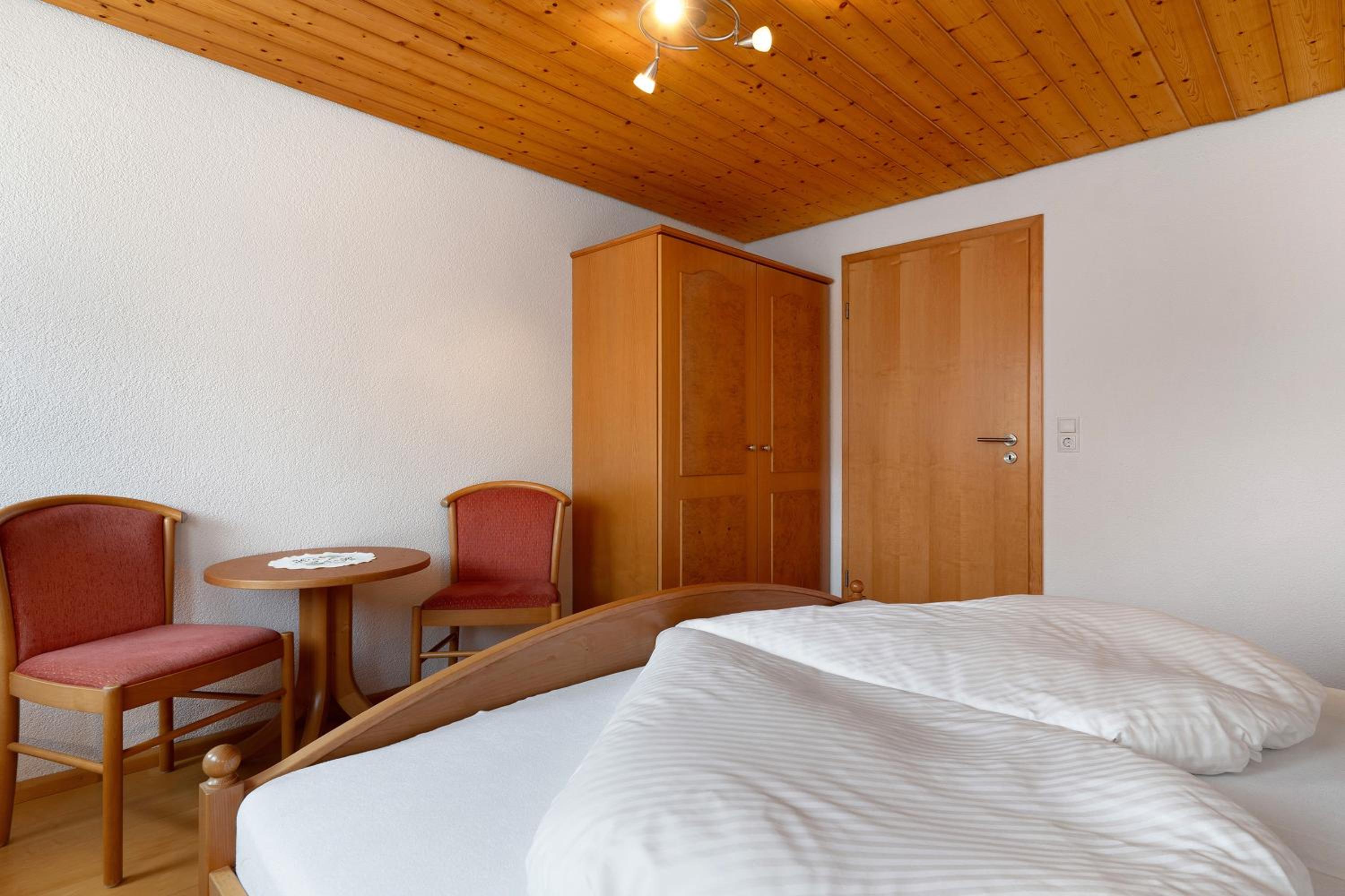 Two-Bedroom Deluxe Apartment with Garden View photo 2