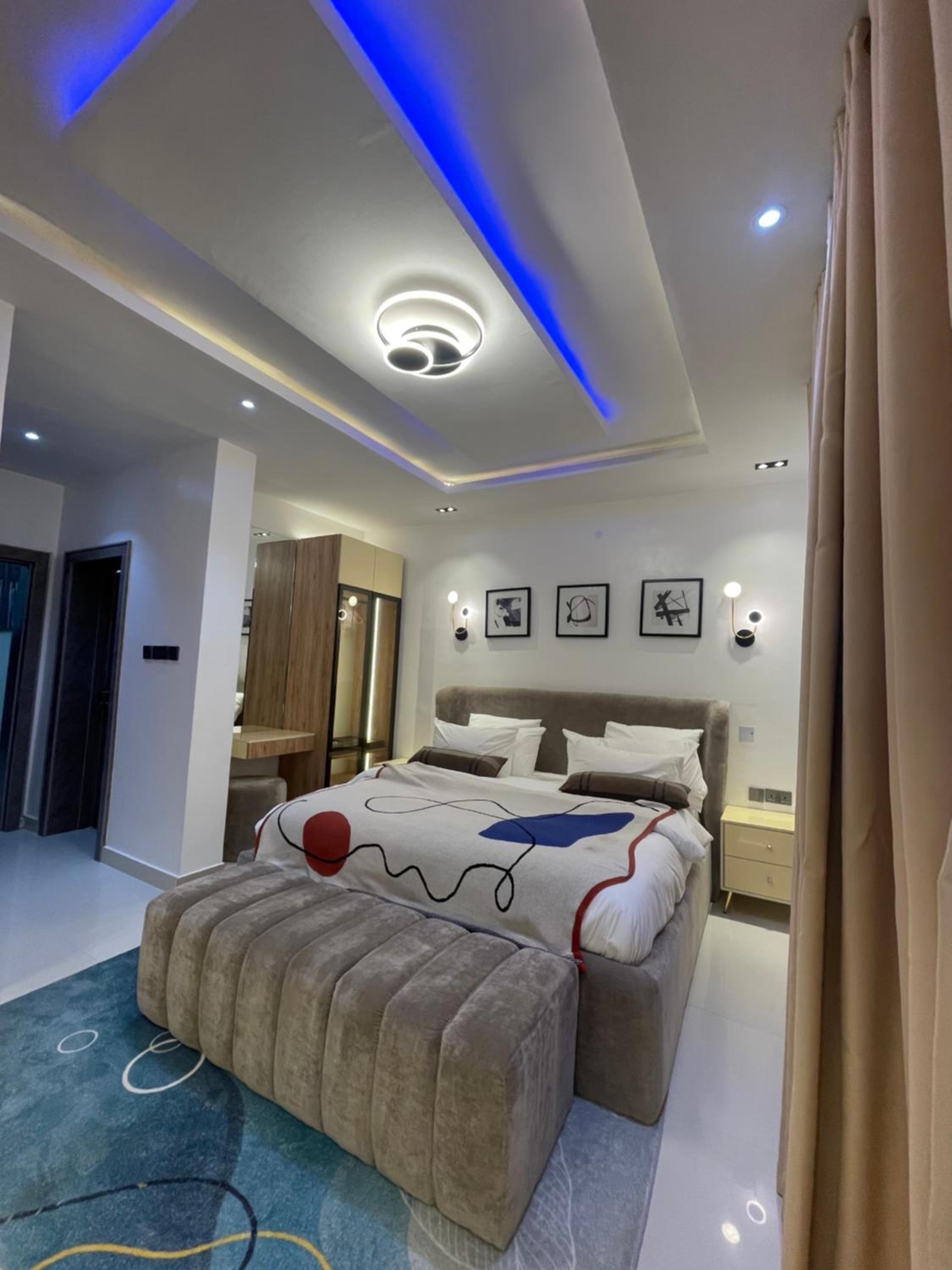 Deluxe One-Bedroom Apartment With City View photo 3