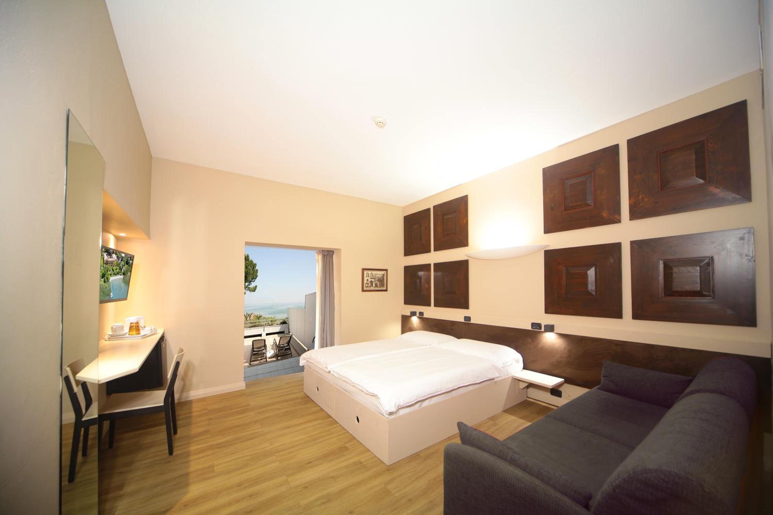 Junior Suite with Lake View photo 1