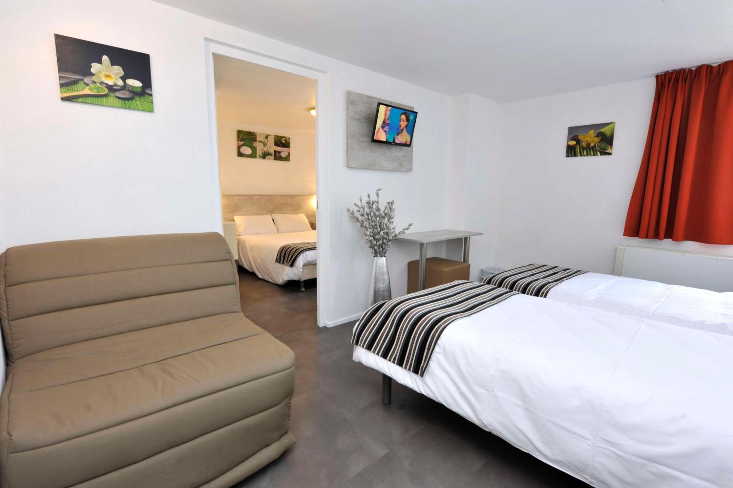 Family Room - Photo 1