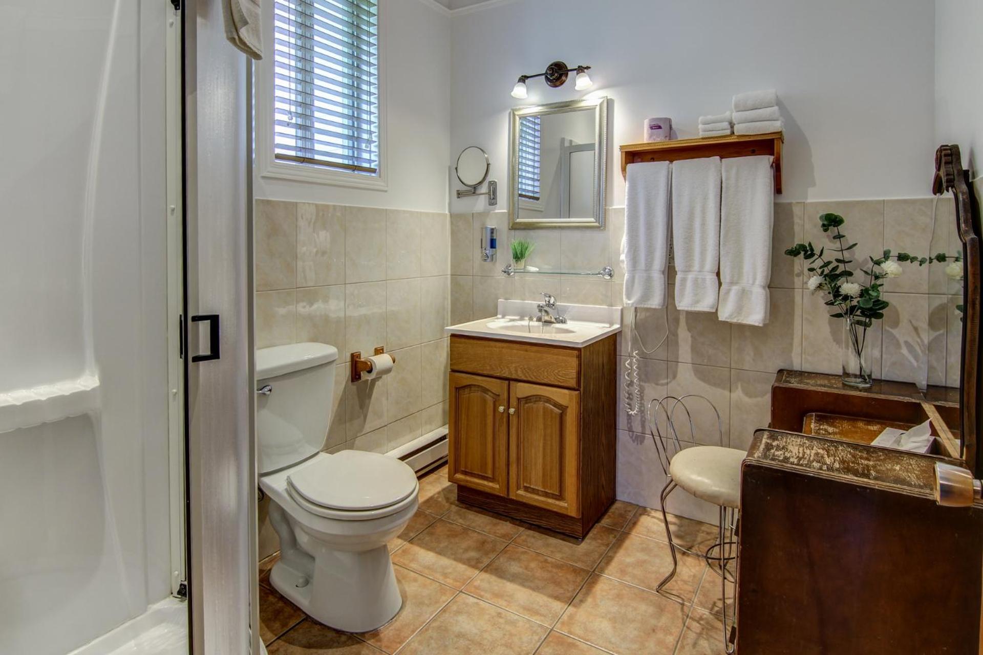 Double and Twin Room (3 Adults) photo 2