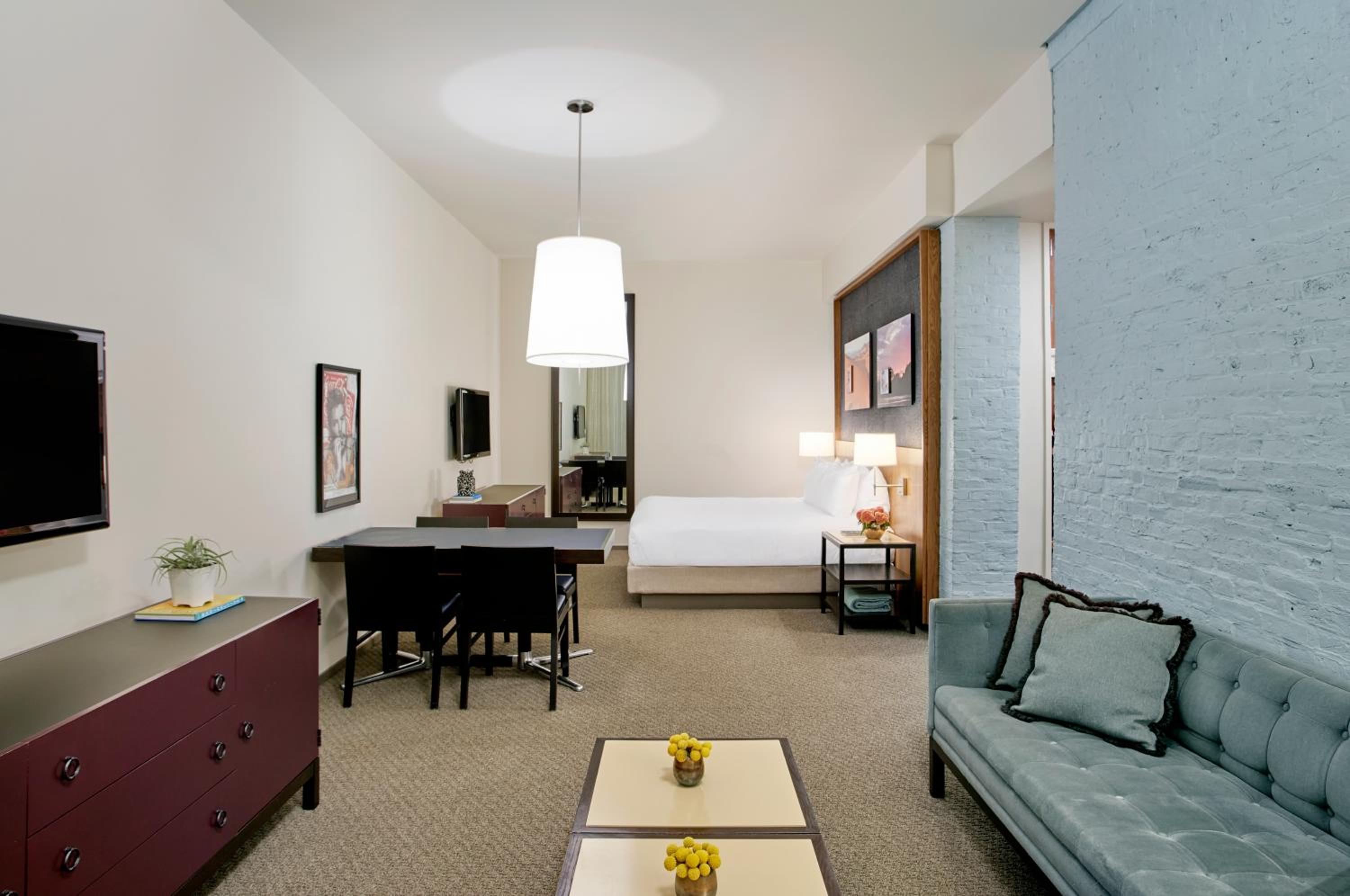 Atrium Suite - Photo 3
