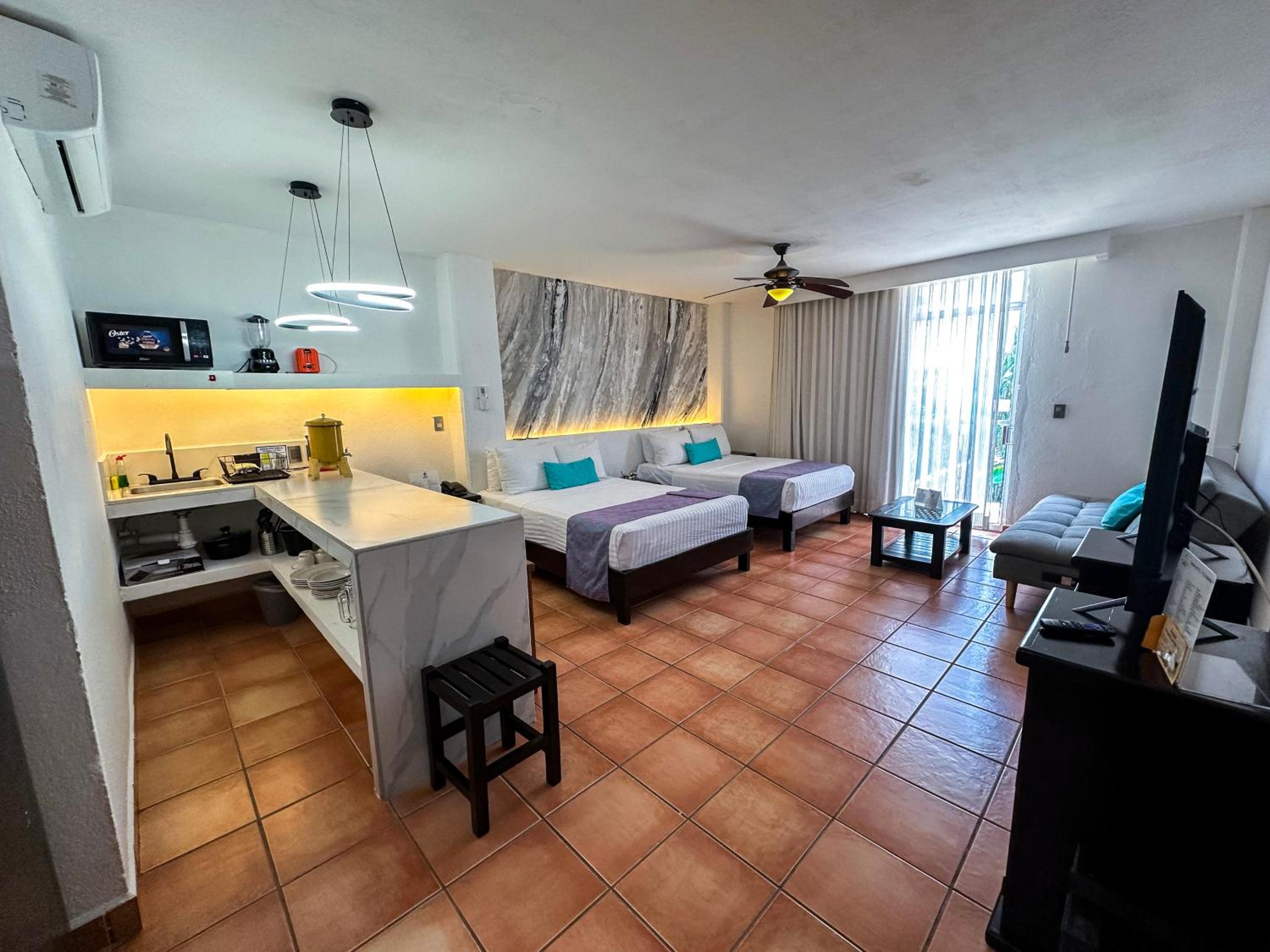 Double Suite with Two Double Beds and Sofa Bed - Non-Smoking - Photo 1