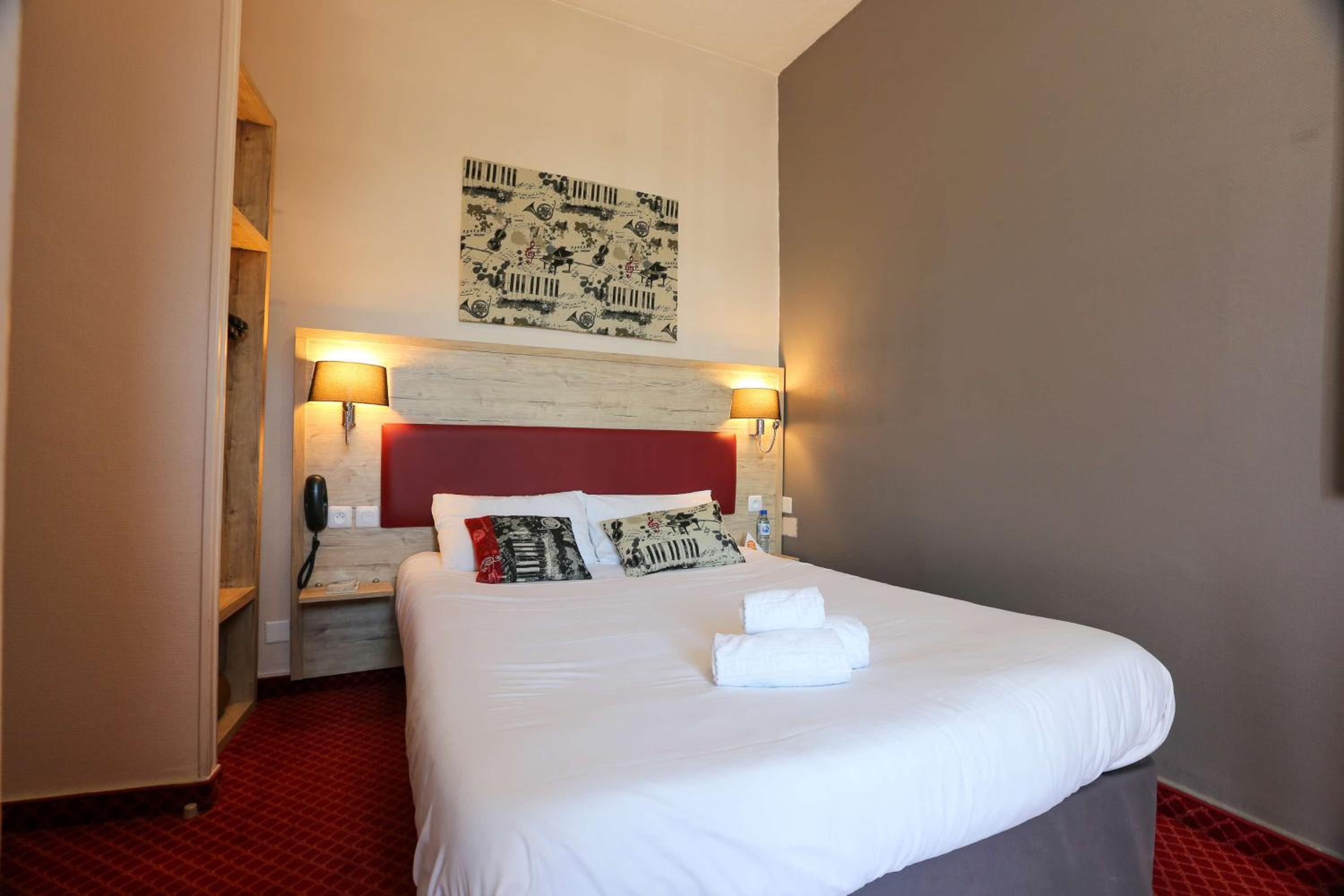 Double Room - Photo 6
