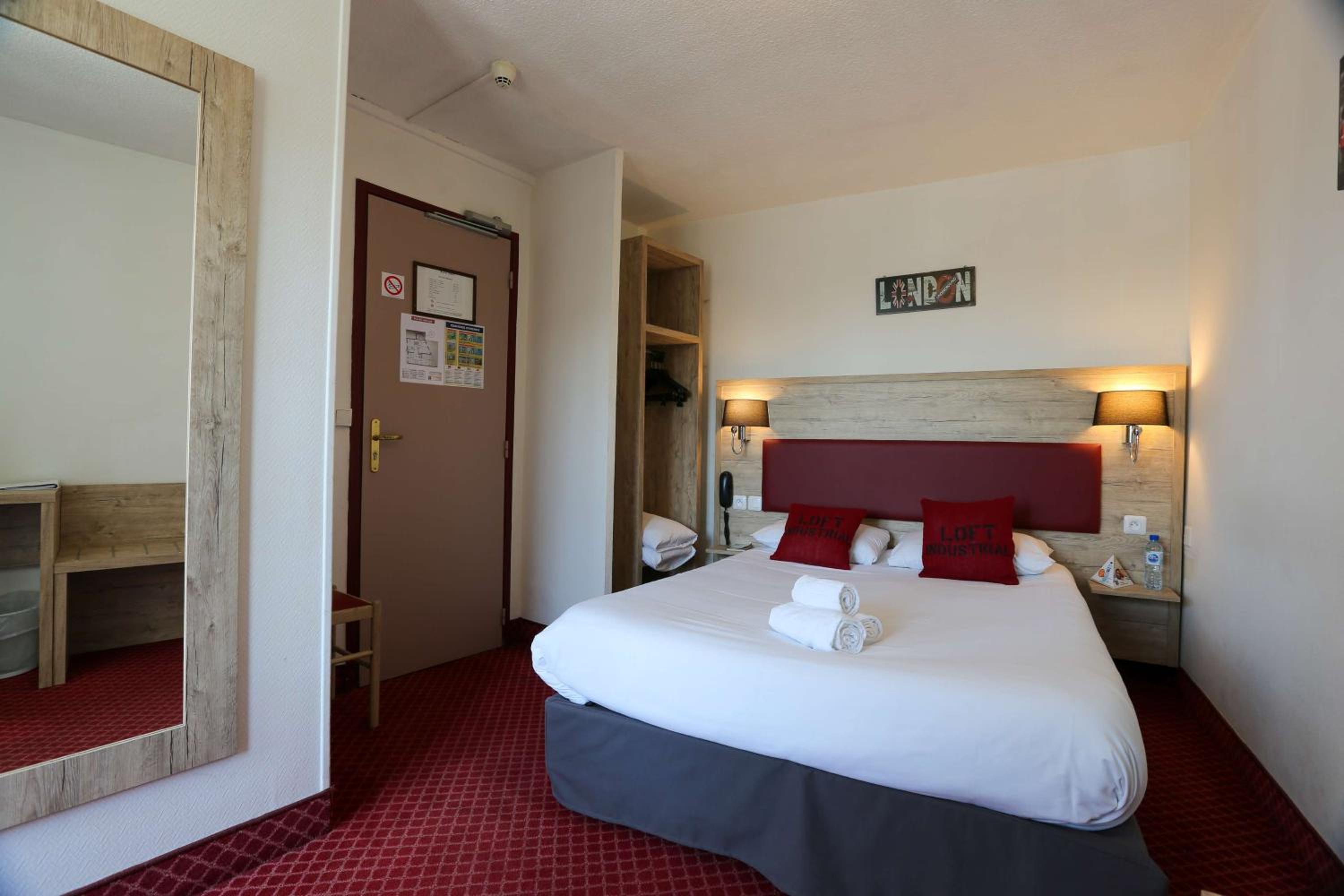 Double Room - Photo 5
