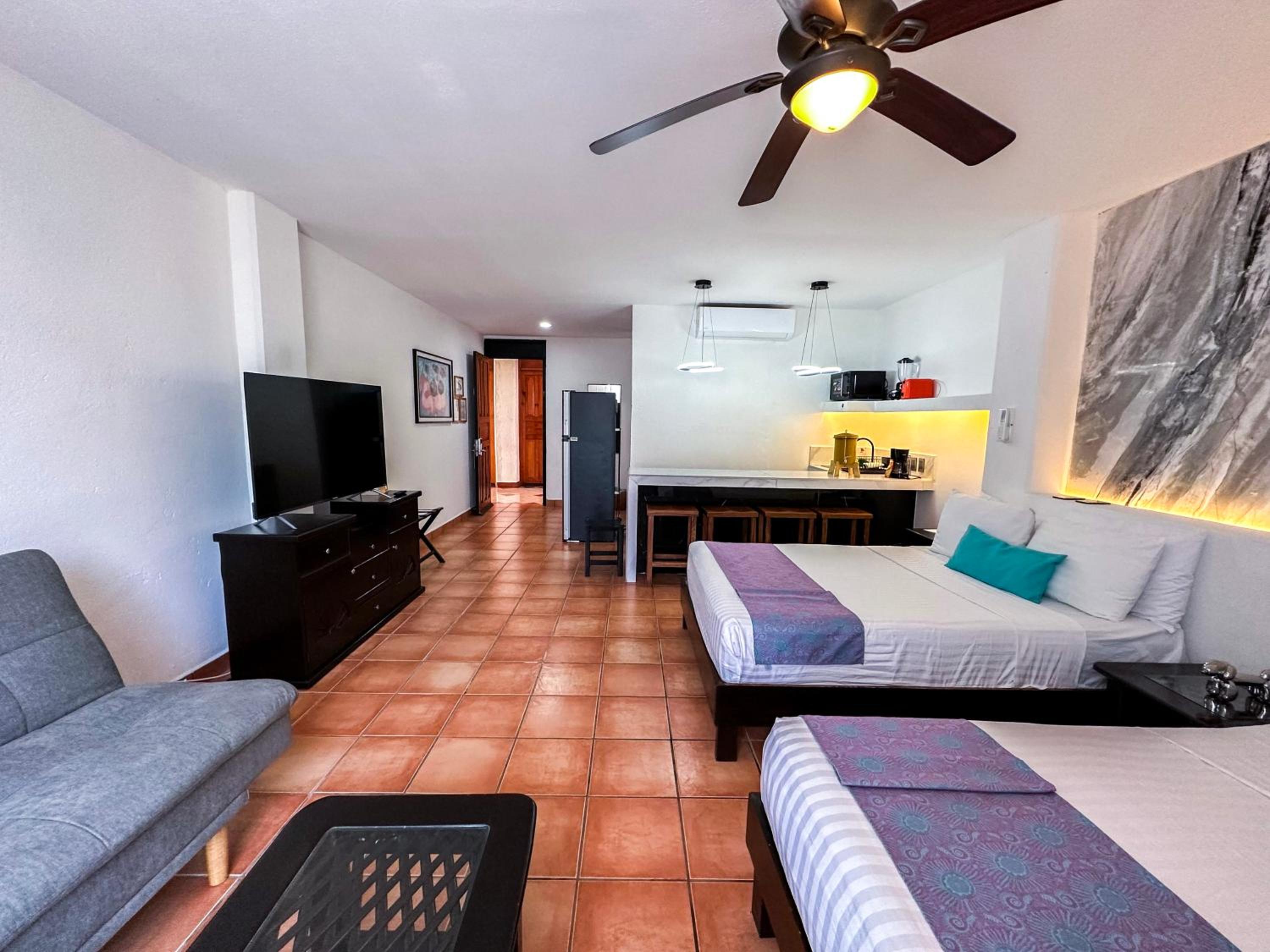 Double Suite with Two Double Beds and Sofa Bed - Non-Smoking - Photo 3