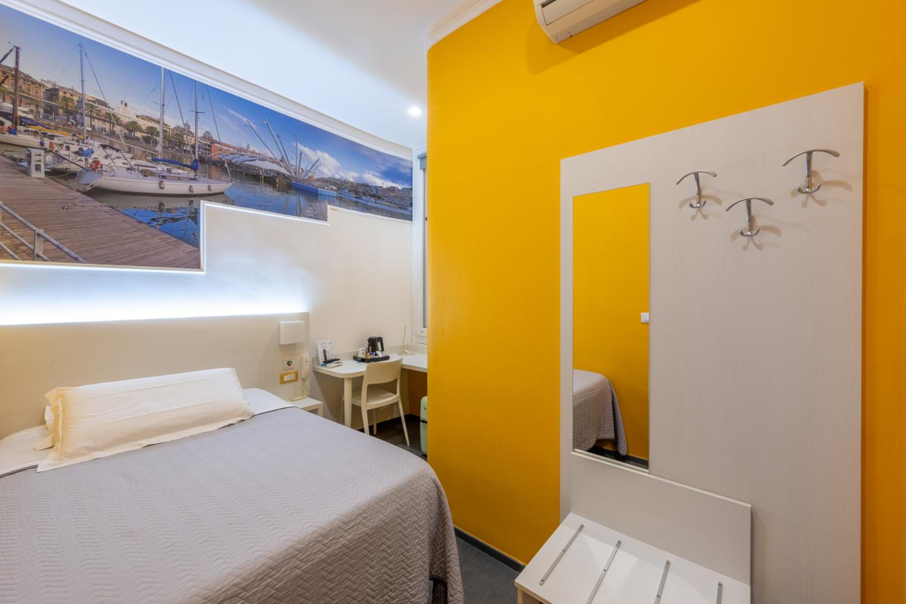 Small Single Room photo 3
