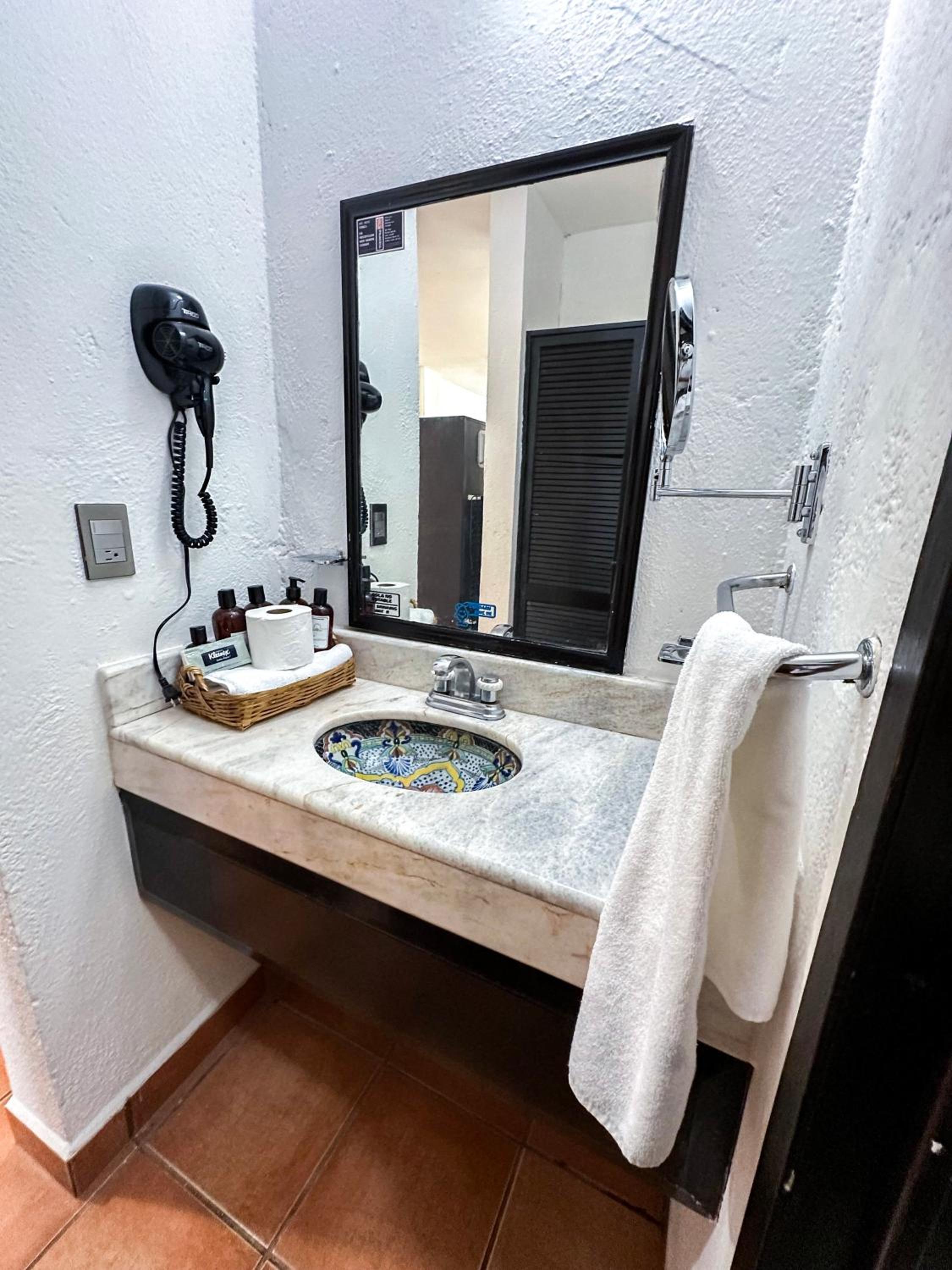 Double Suite with Two Double Beds and Sofa Bed - Non-Smoking - Photo 4