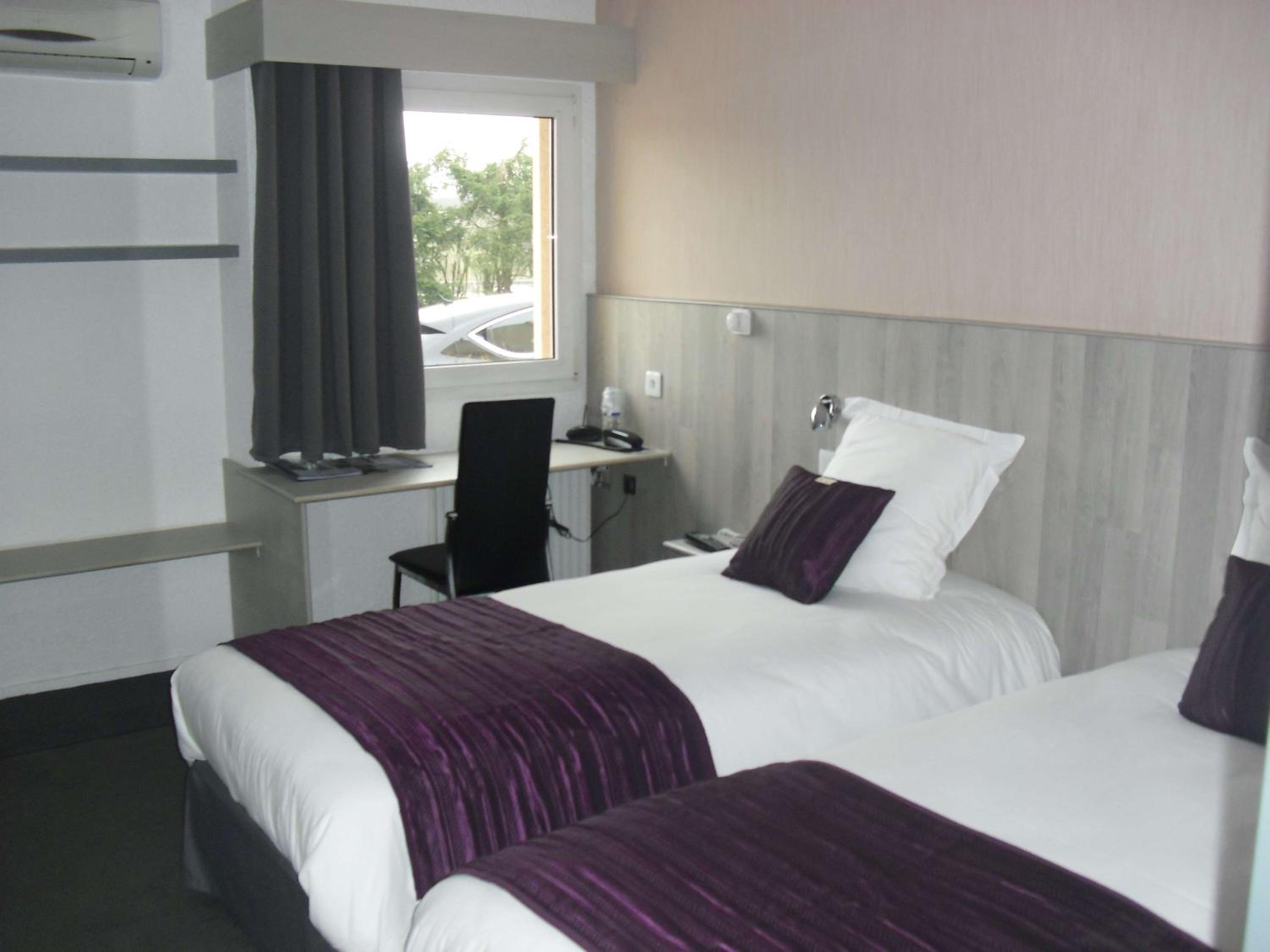 Twin Room - Photo 2