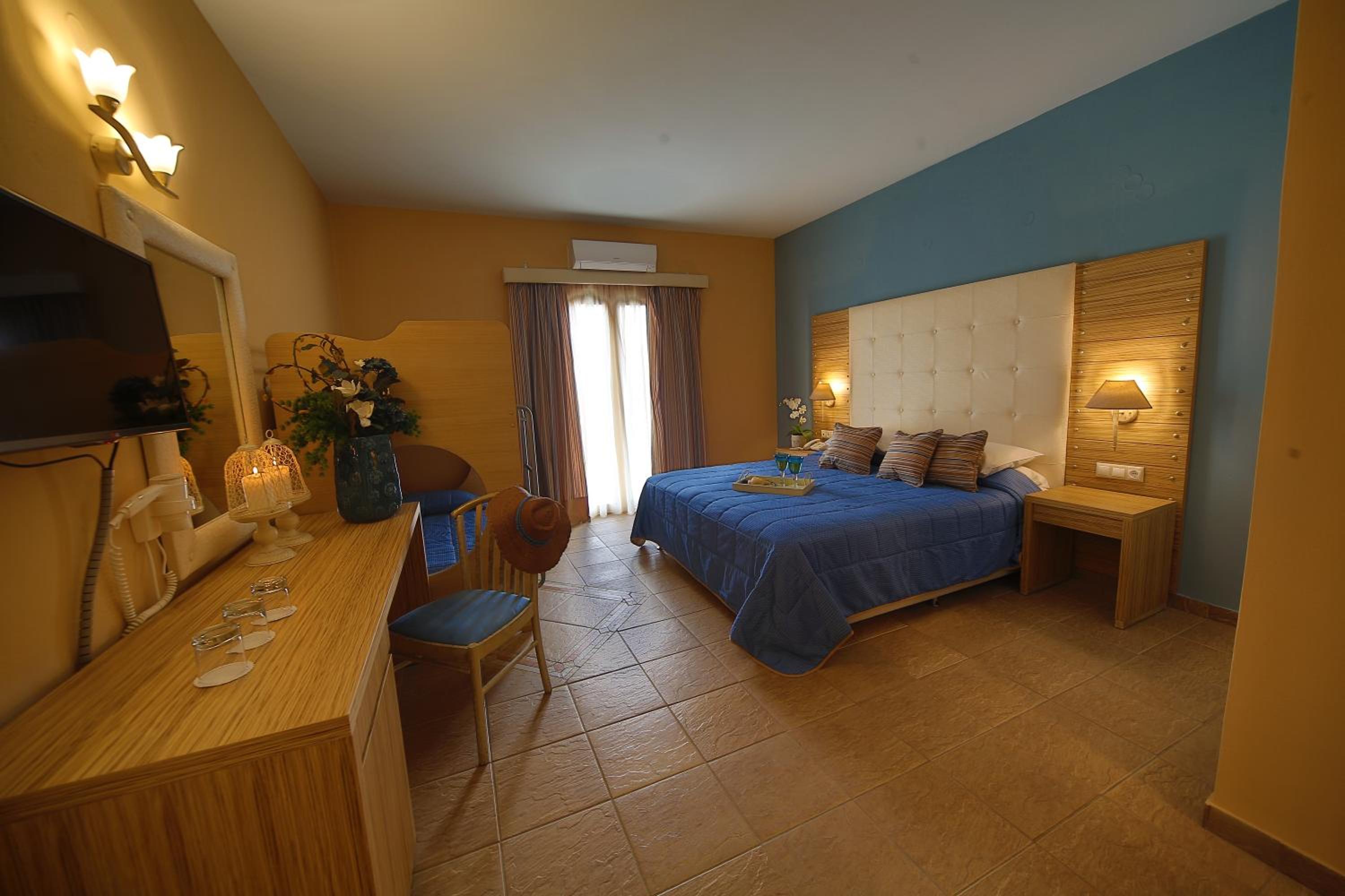 Classic Quadruple Room - Photo 15