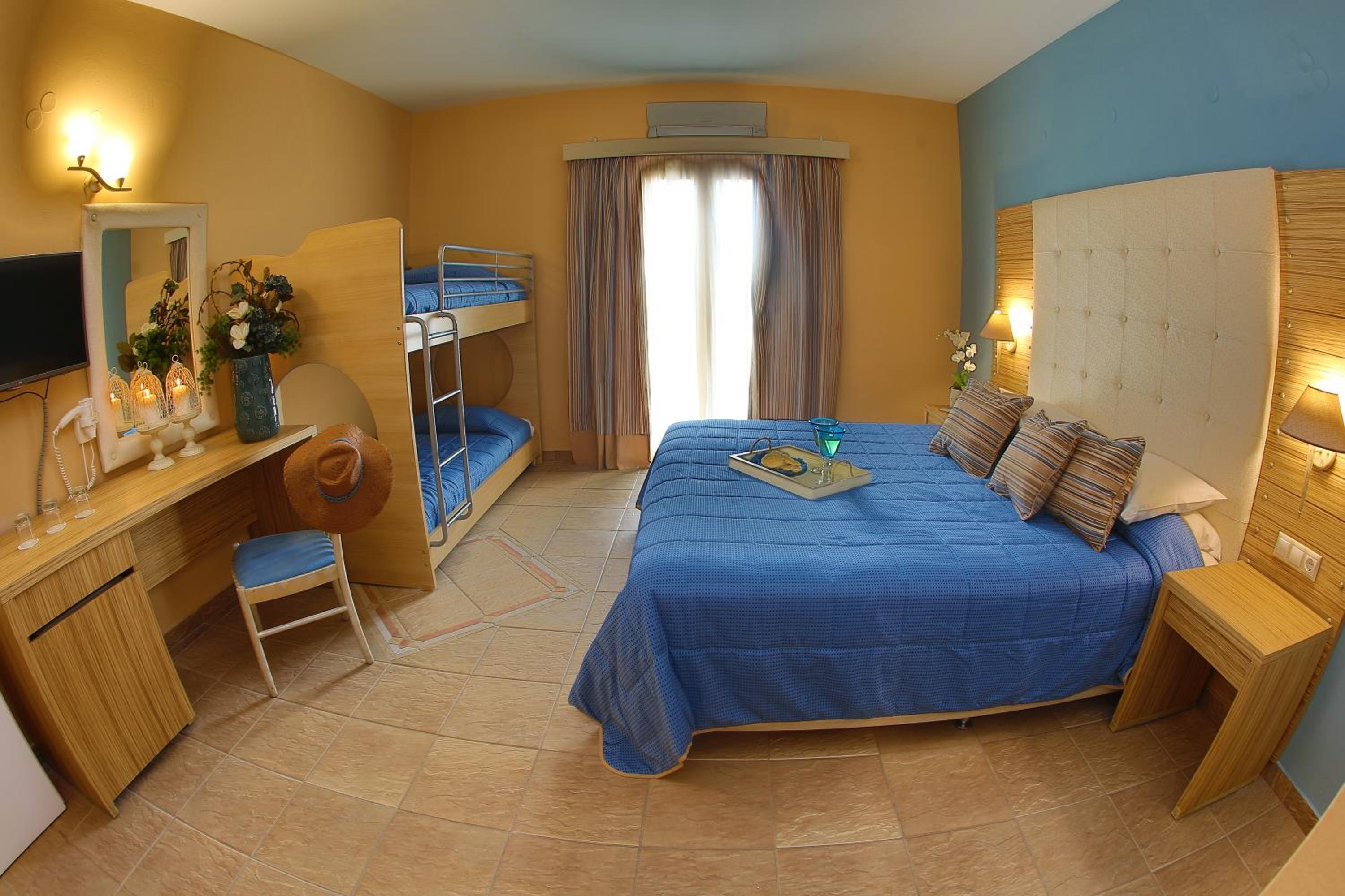 Classic Quadruple Room - Photo 1