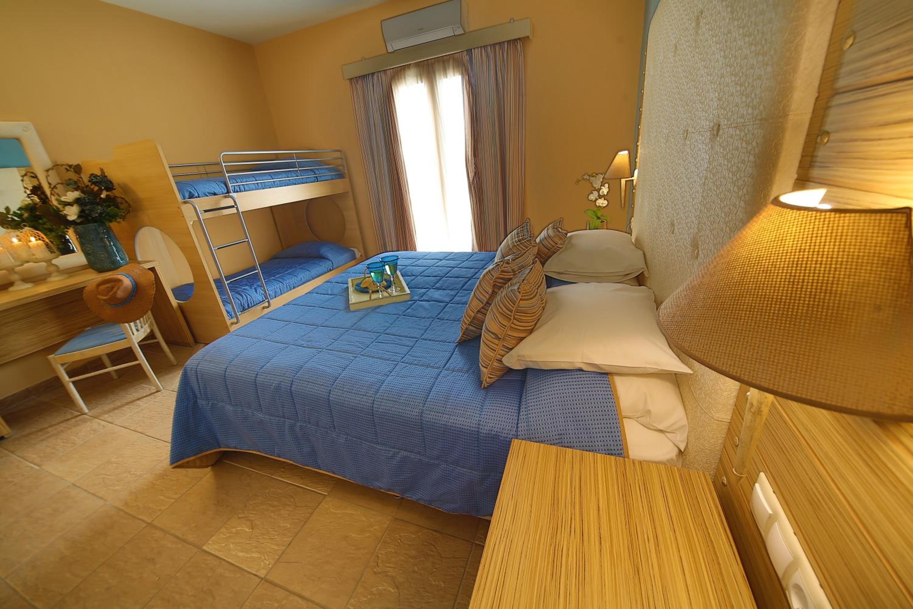 Family Room - Photo 8