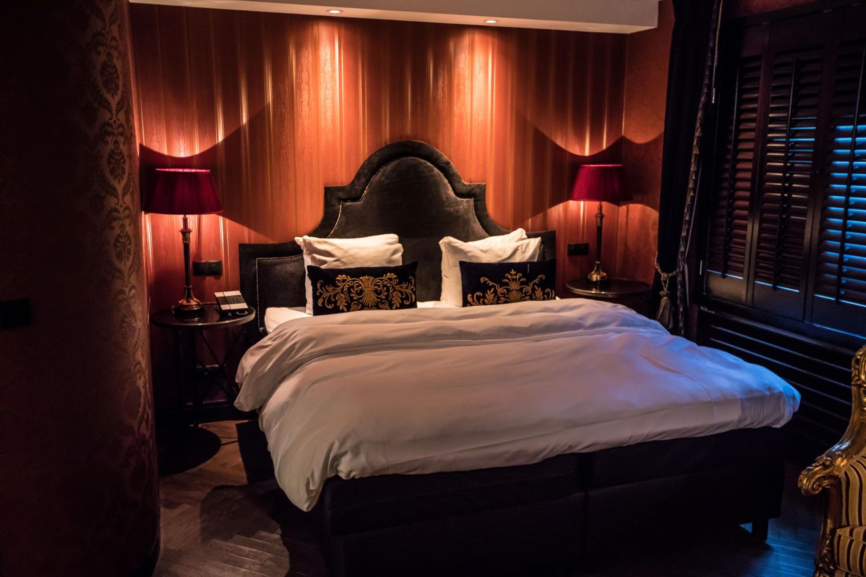 King Suite with Spa Bath (Boudoir)