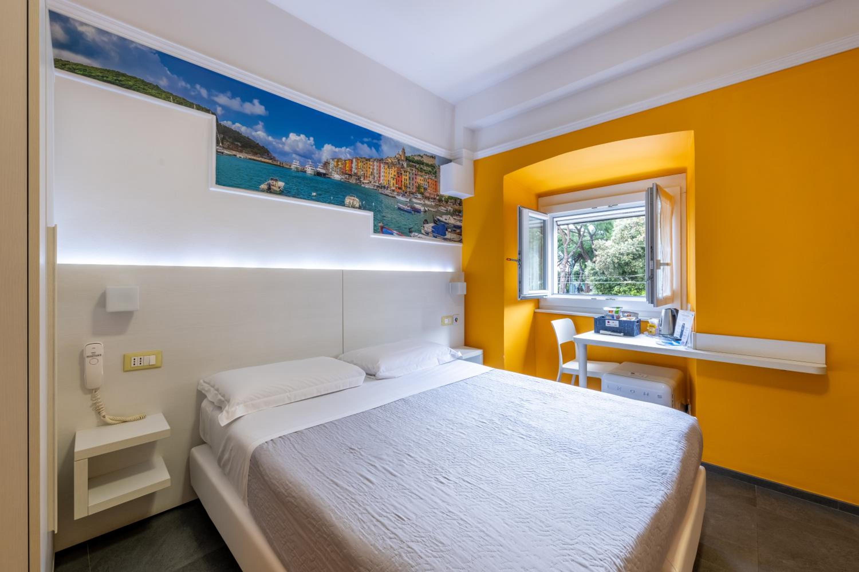 Standard Double or Twin Room photo 1