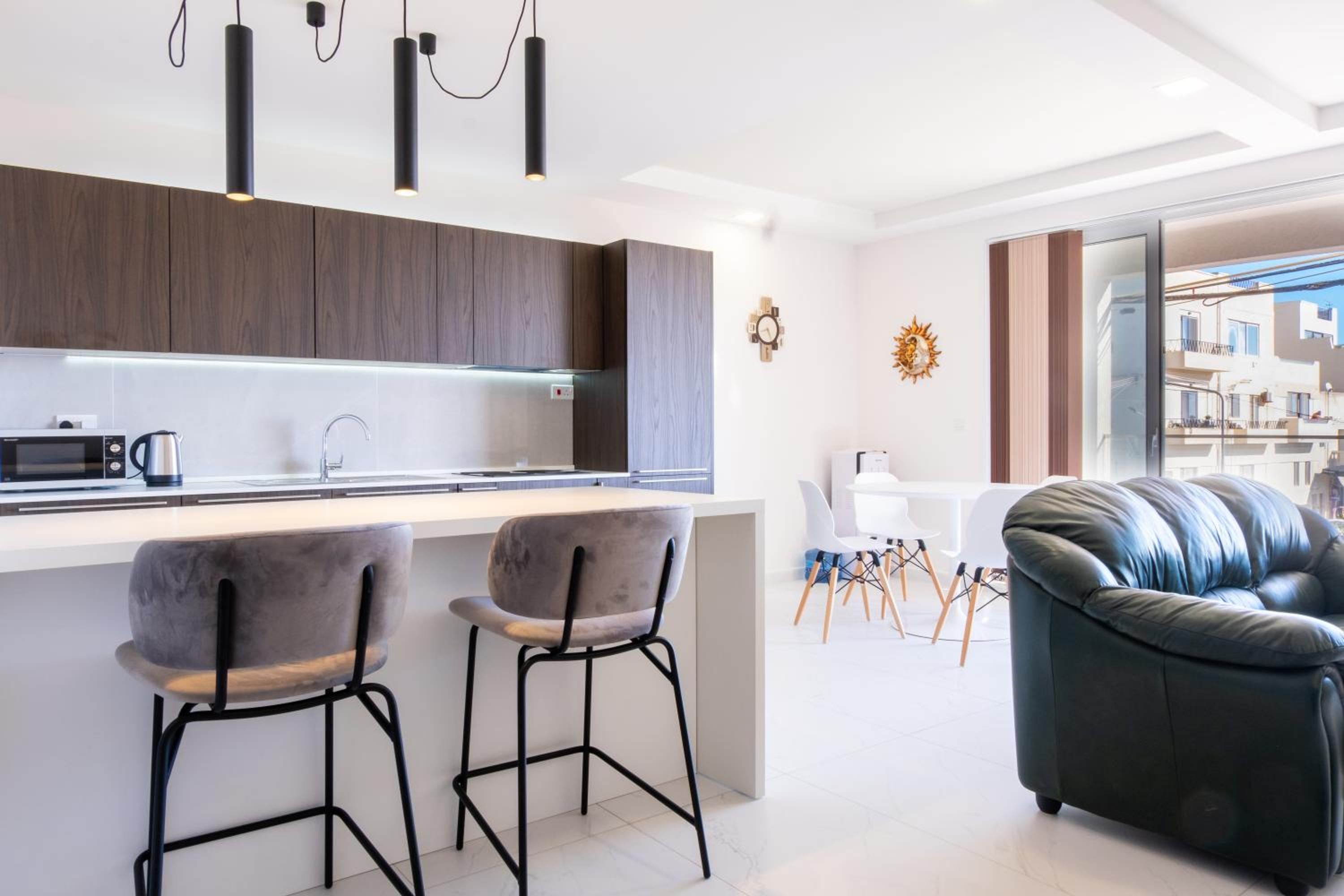 Two-Bedroom Apartment with Balcony photo 3
