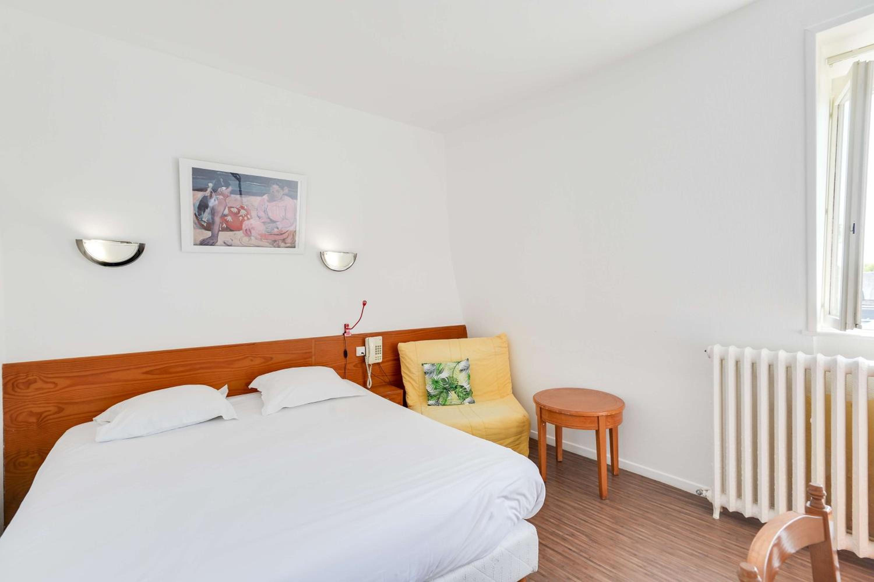 Double Room with Shower - Photo 1