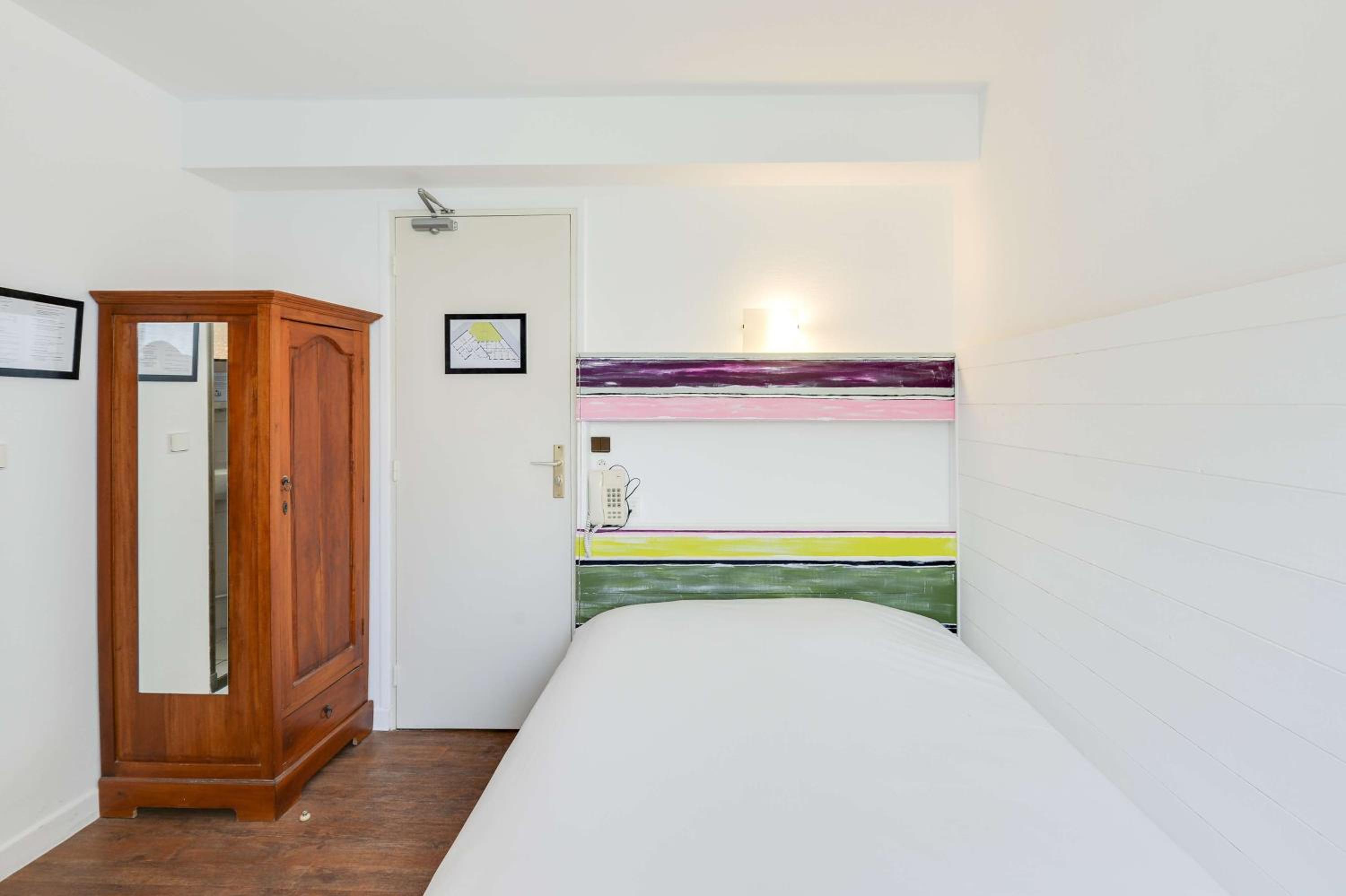 Double Room with Shower - Photo 4