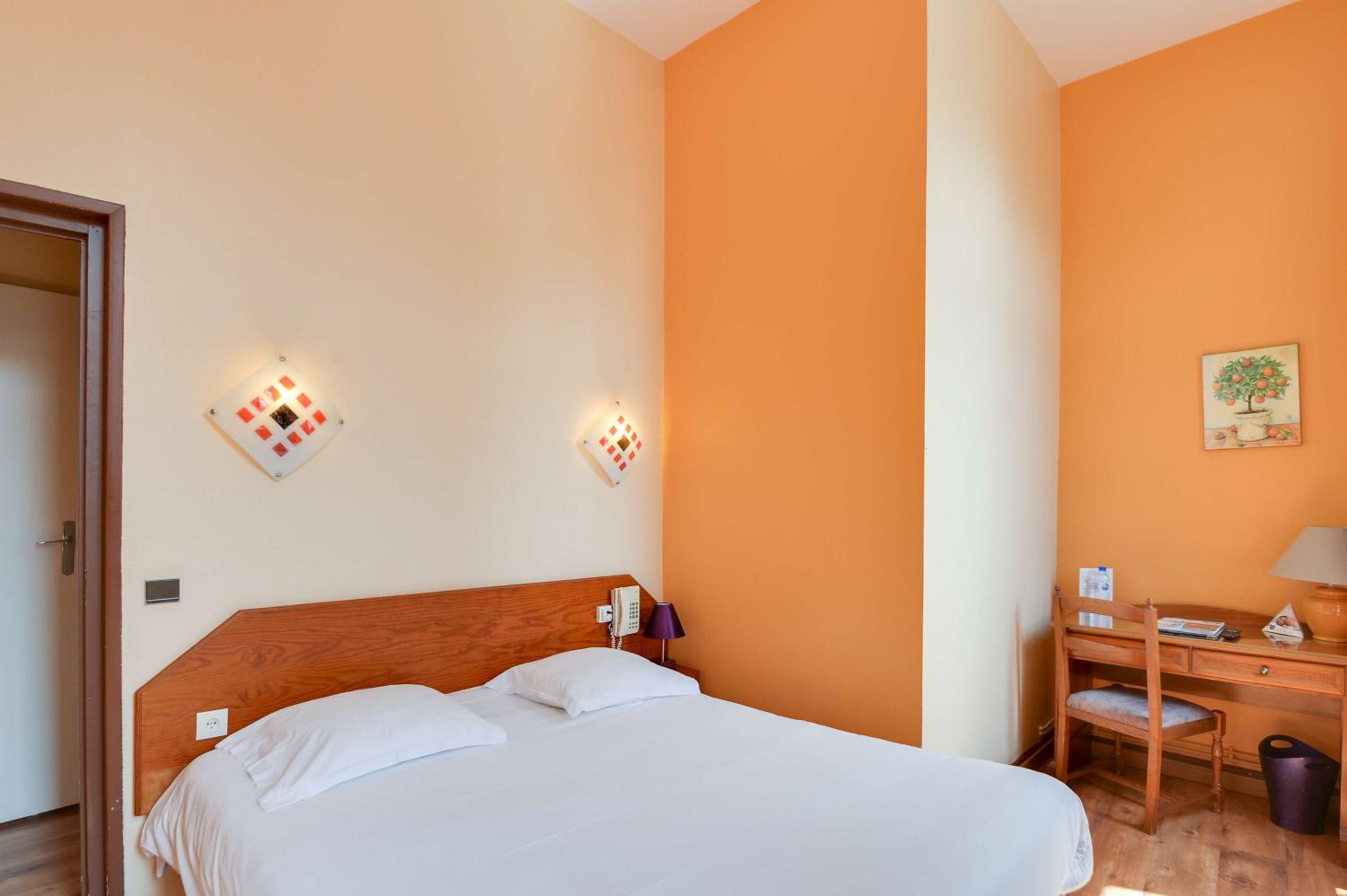 Superior Double Room with Bath - Photo 2