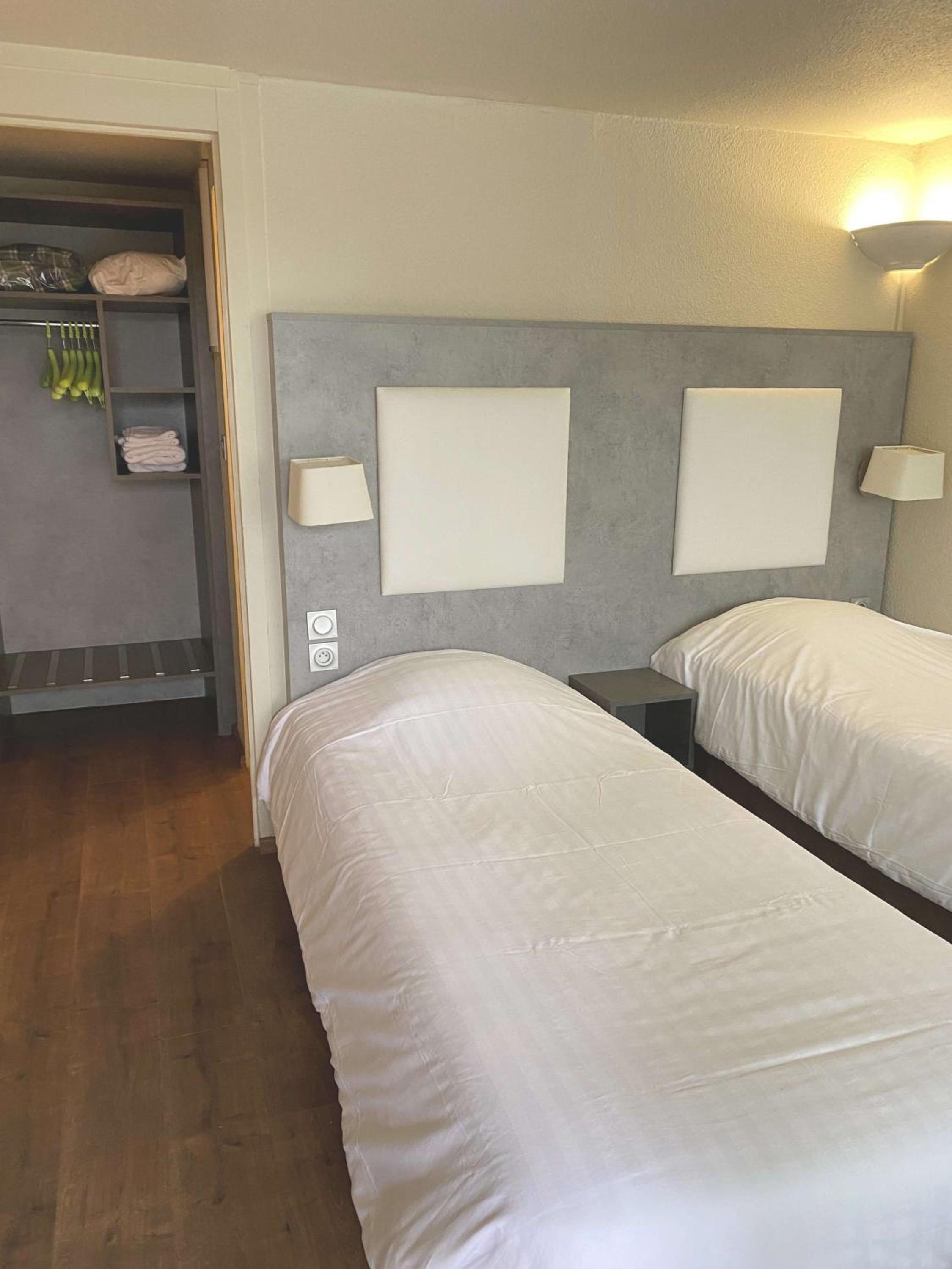 Twin Room - Photo 1
