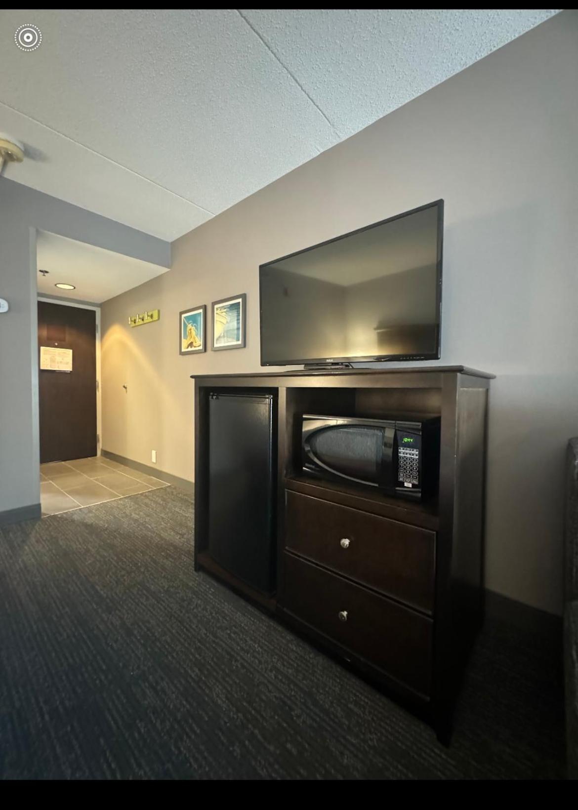King Room with Sofa Bed - Hearing Accessible/Non-Smoking - Photo 1