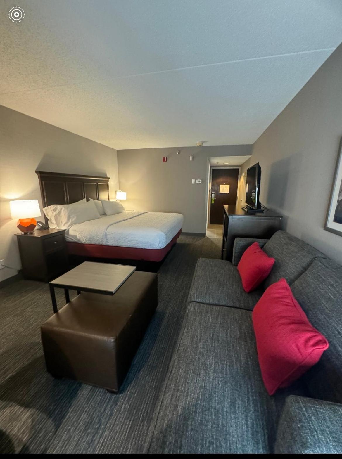 King Room with Sofa Bed - Hearing Accessible/Non-Smoking - Photo 4
